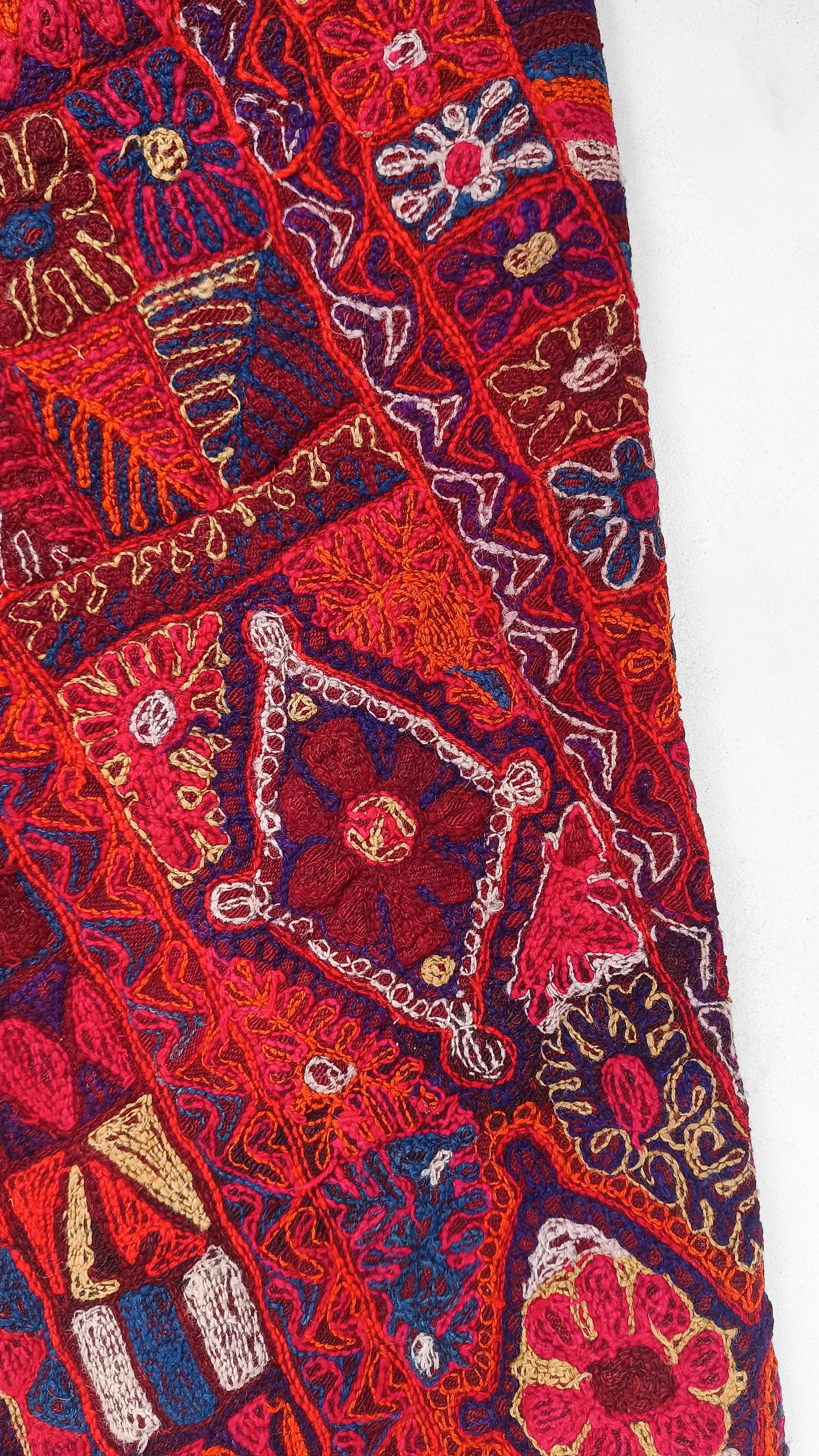 Iraqi Marsh Arab kilim / Wool Woven and Embroidered Ma’dan Wedding Blanket For Sale 4