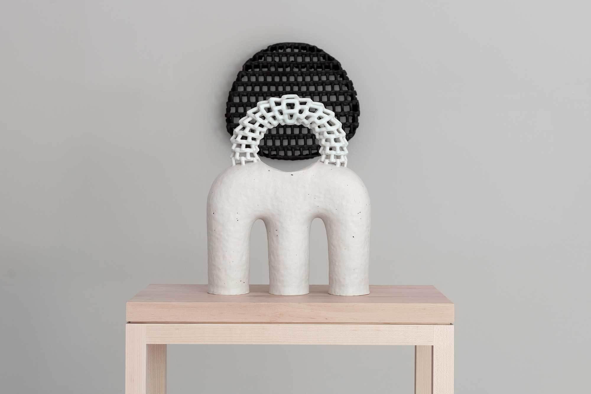 Iren Tete Abstract Sculpture – Auf der Suche nach Lunette
