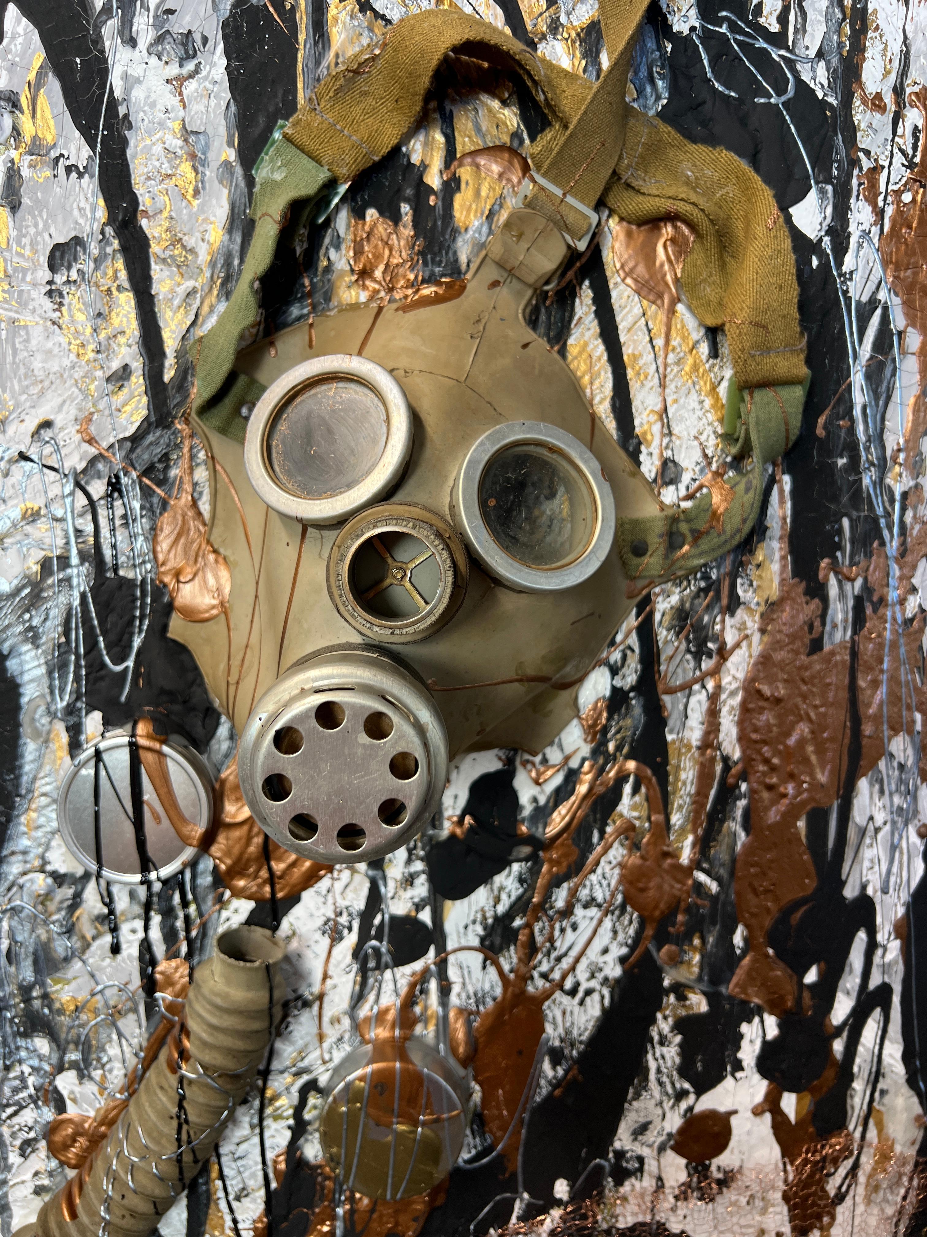 After 77 Years, Again in Fear? - Mixed Media Assemblage on Canvas en venta 2