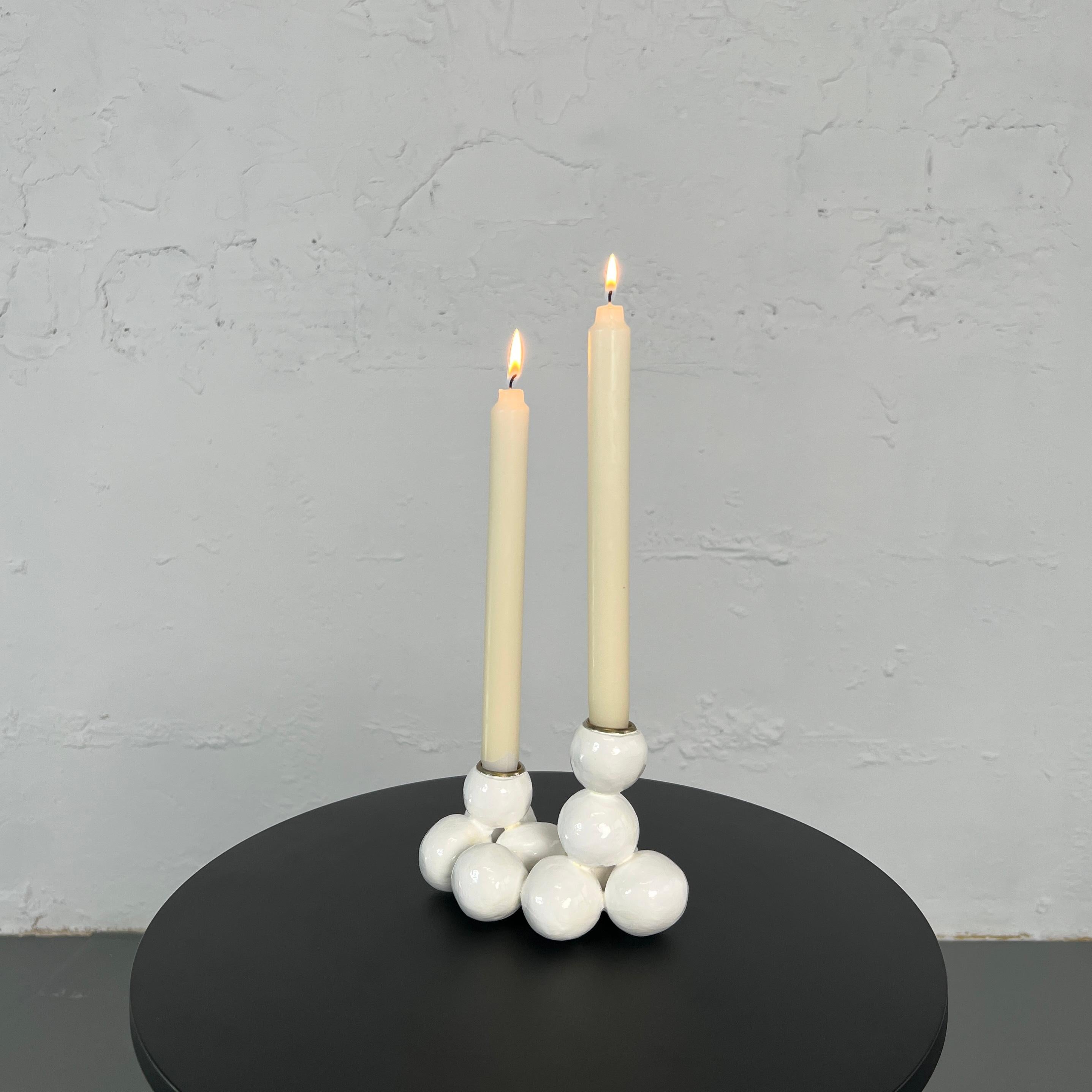 Arty White Kerzenhalter „Small Pearls“ für 2 Kerzenkugeln, Original-Skulptur im Angebot 1