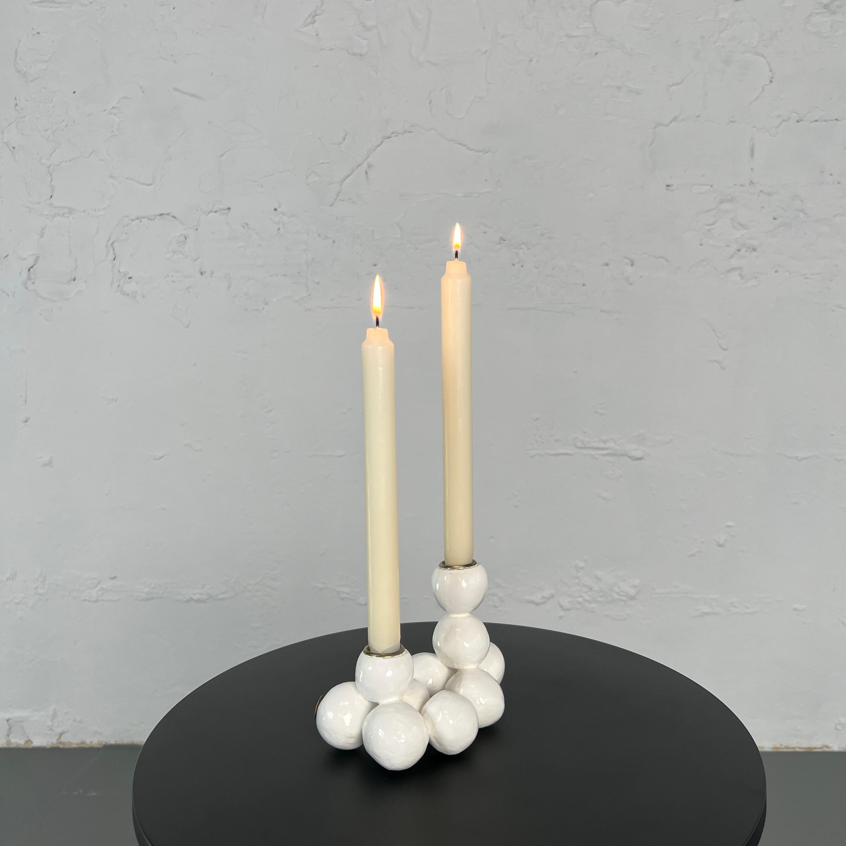 Arty White Kerzenhalter „Small Pearls“ für 2 Kerzenkugeln, Original-Skulptur im Angebot 3