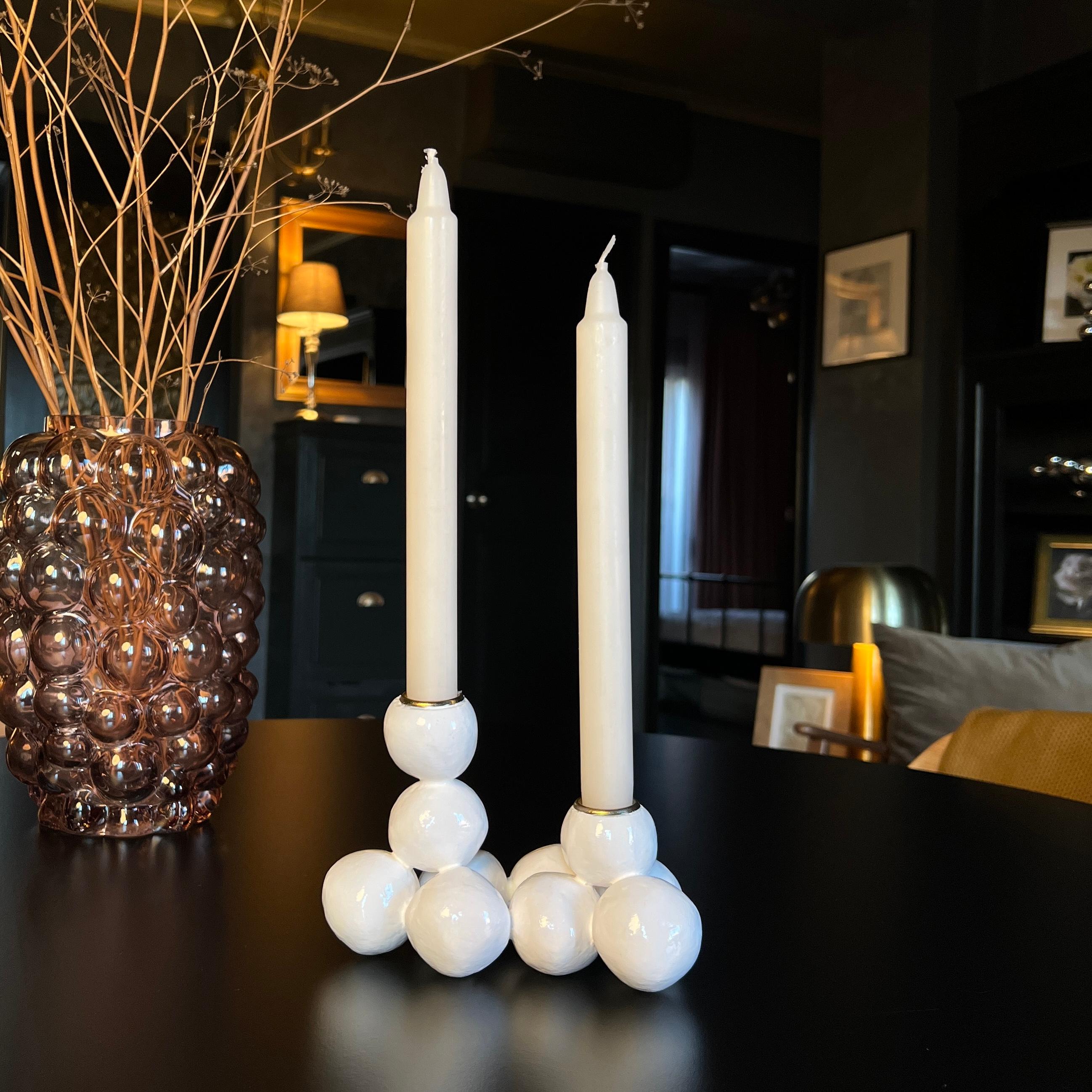 Arty White Kerzenhalter „Small Pearls“ für 2 Kerzenkugeln, Original-Skulptur (Abstrakt), Sculpture, von IRENA TONE