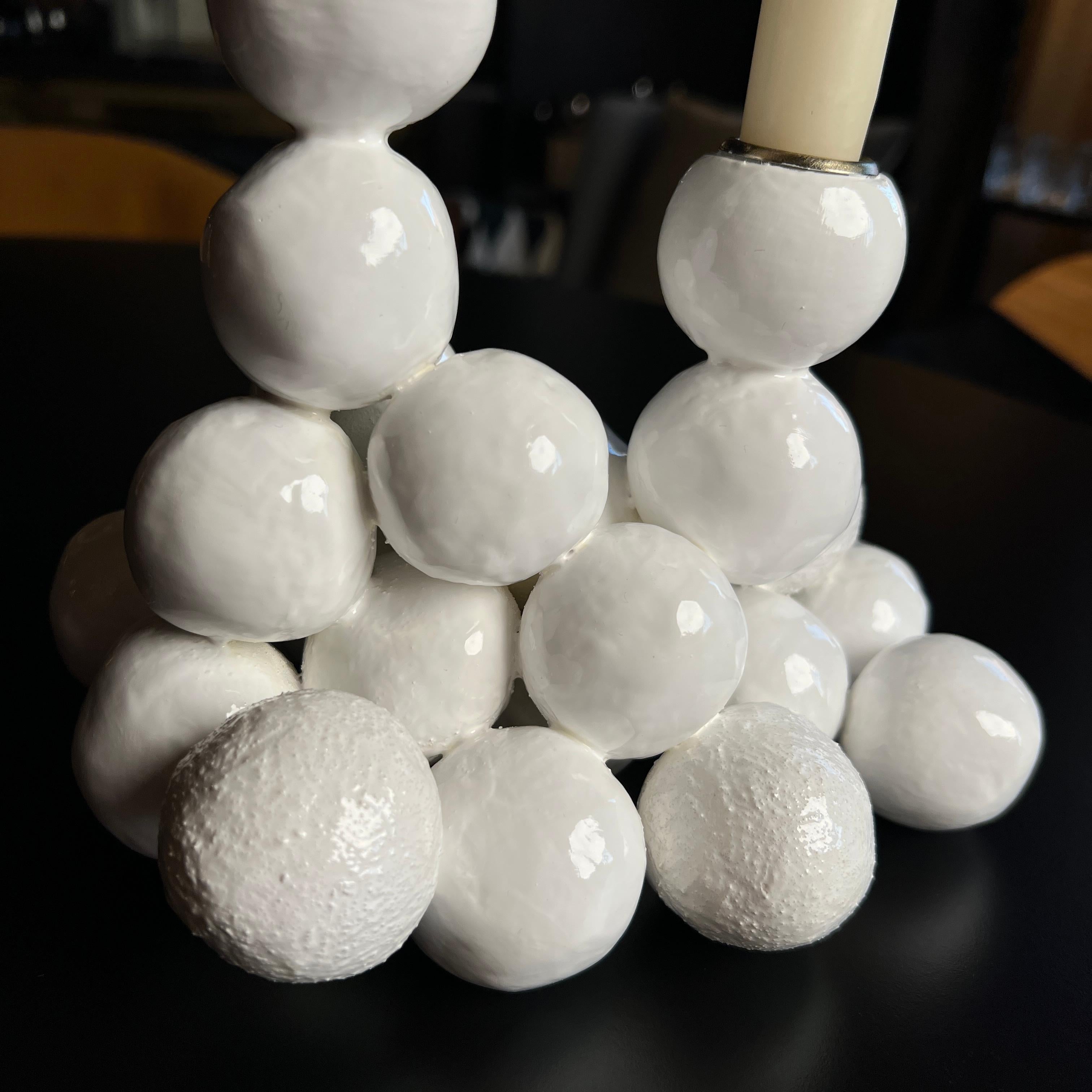 Arty Weißer Kerzenhalter „Textures Pearls“ für 2 Kerzenkugel, Original-Skulptur im Angebot 11