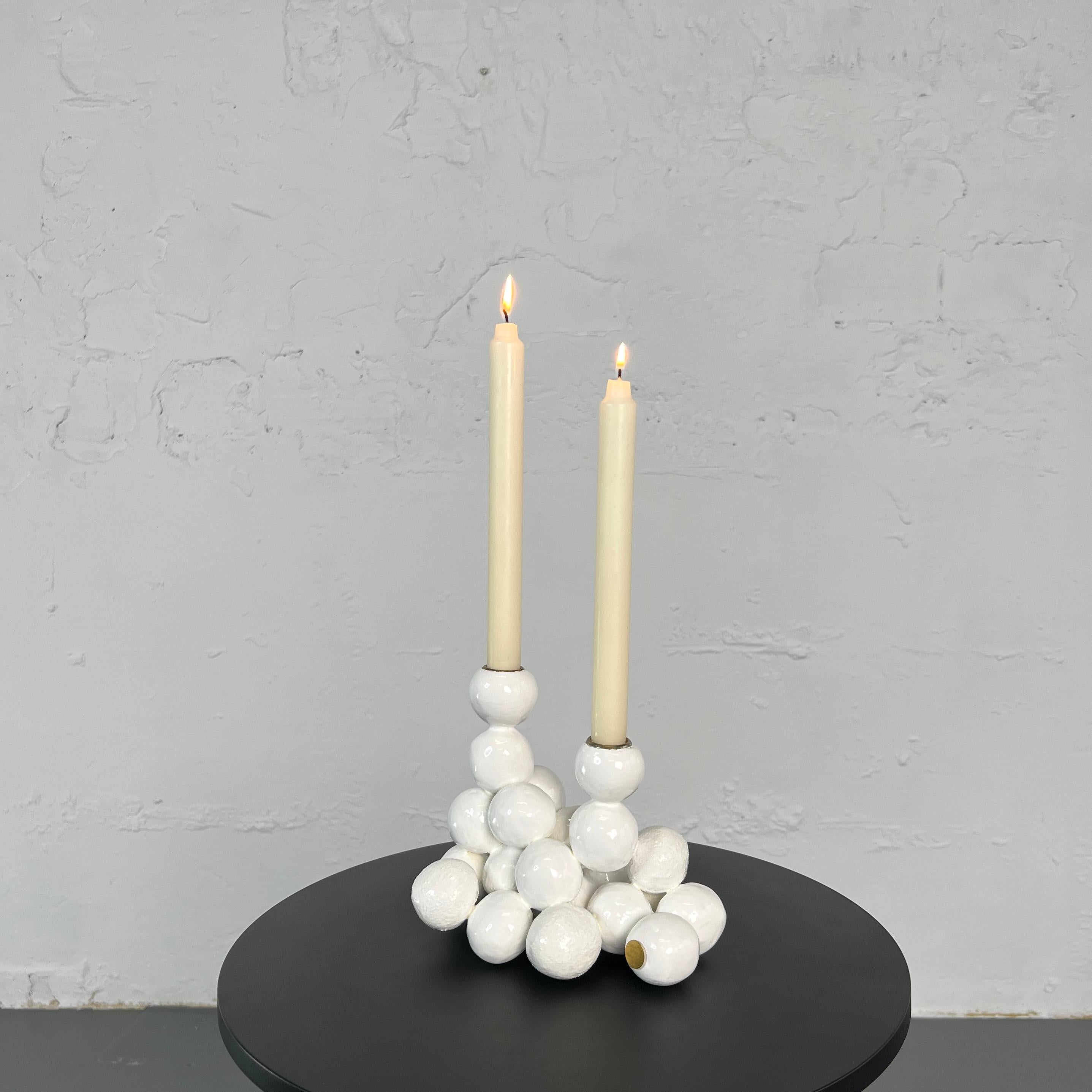 Arty Weißer Kerzenhalter „Textures Pearls“ für 2 Kerzenkugel, Original-Skulptur im Angebot 7