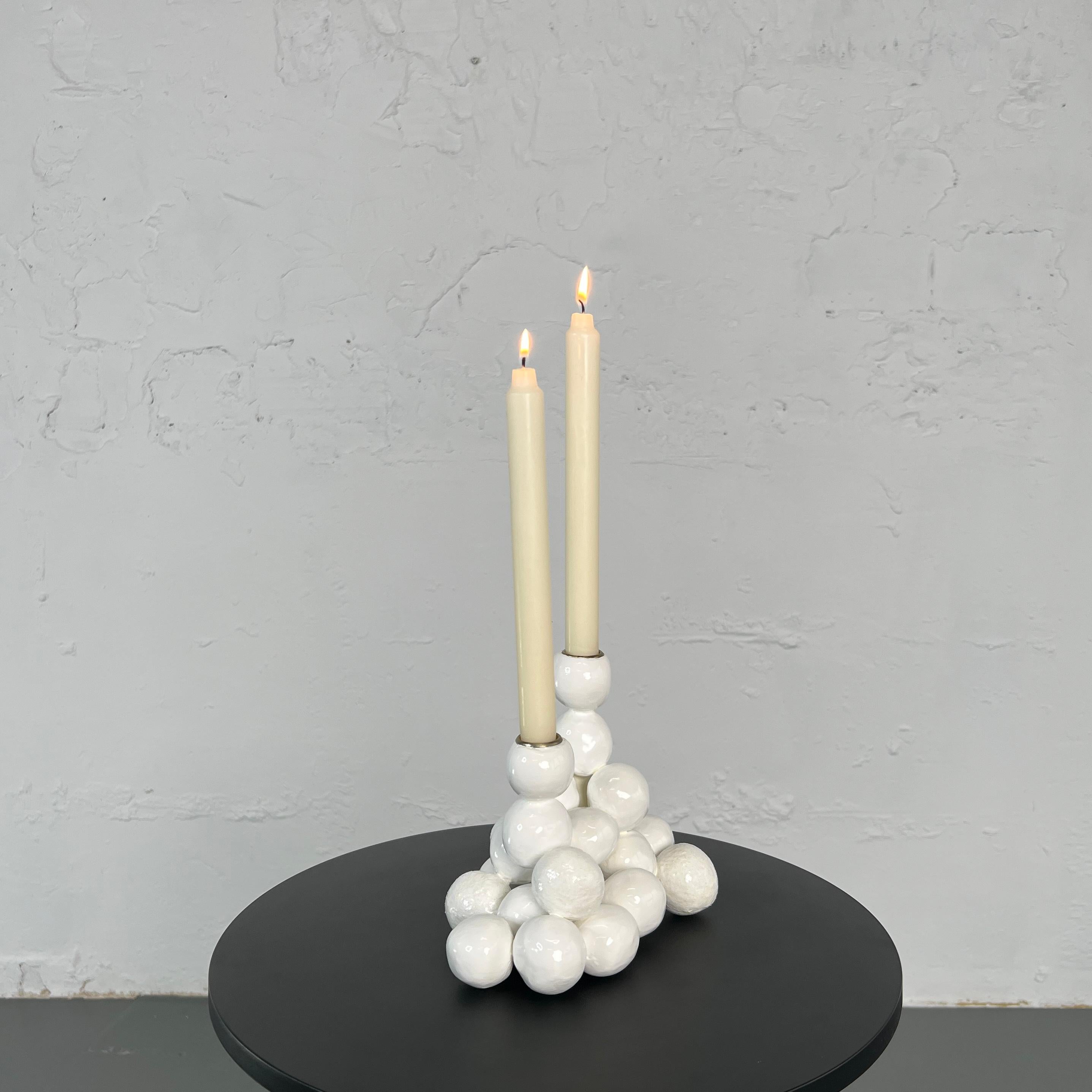 Arty Weißer Kerzenhalter „Textures Pearls“ für 2 Kerzenkugel, Original-Skulptur im Angebot 8