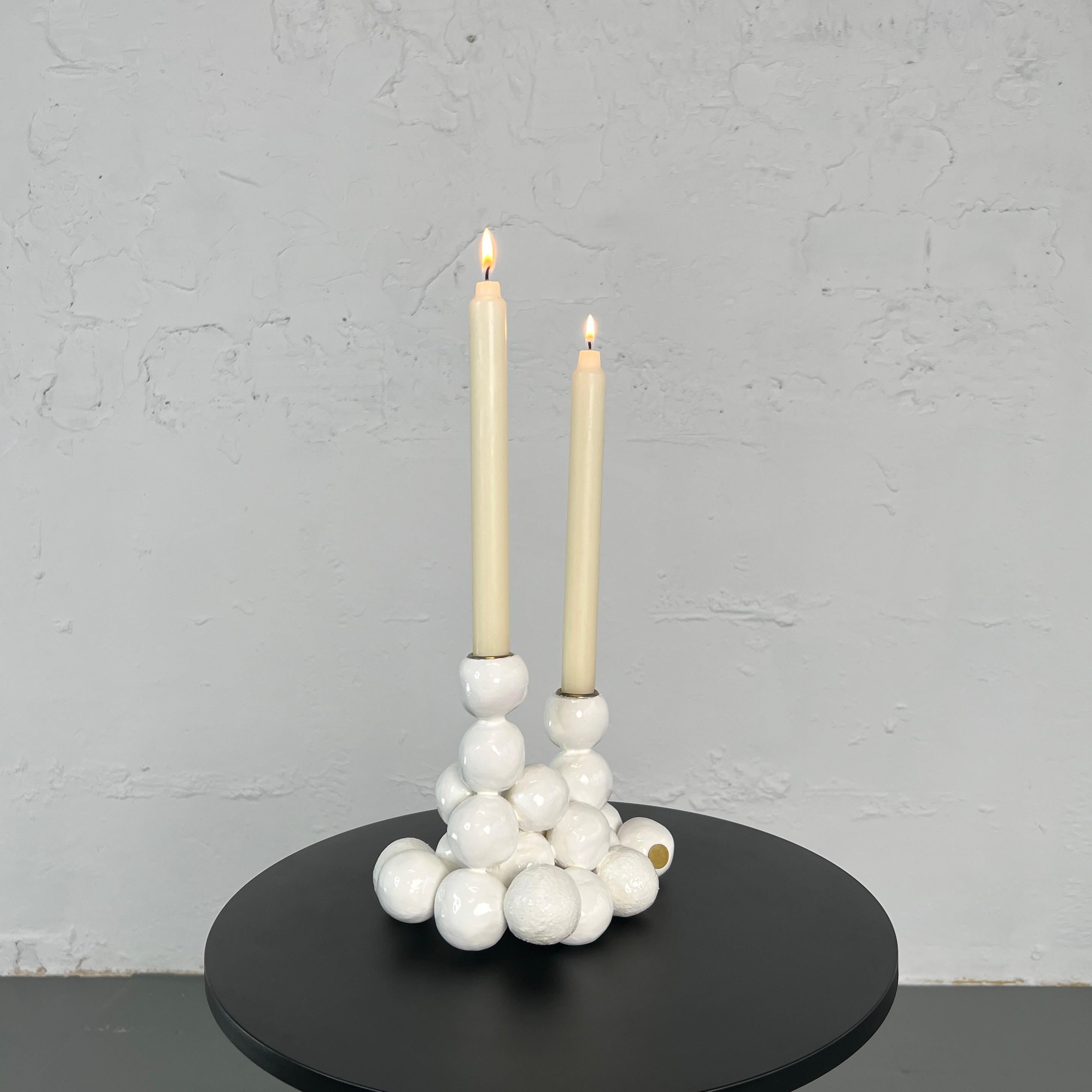 Arty Weißer Kerzenhalter „Textures Pearls“ für 2 Kerzenkugel, Original-Skulptur im Angebot 2