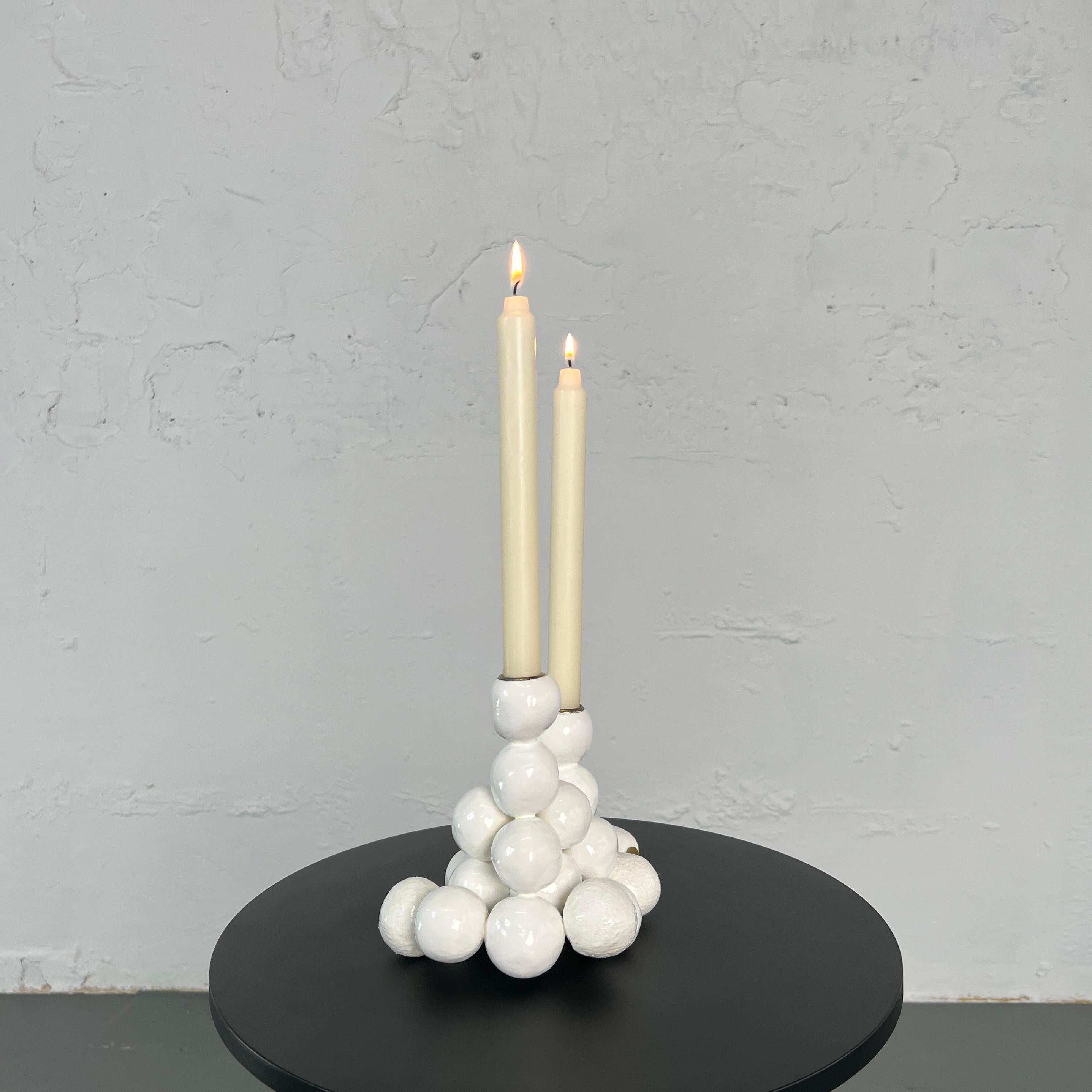 Arty Weißer Kerzenhalter „Textures Pearls“ für 2 Kerzenkugel, Original-Skulptur im Angebot 5