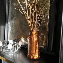 „Wild field Flowers“ Dunkle Bronzevase mit geknitterter Vase
