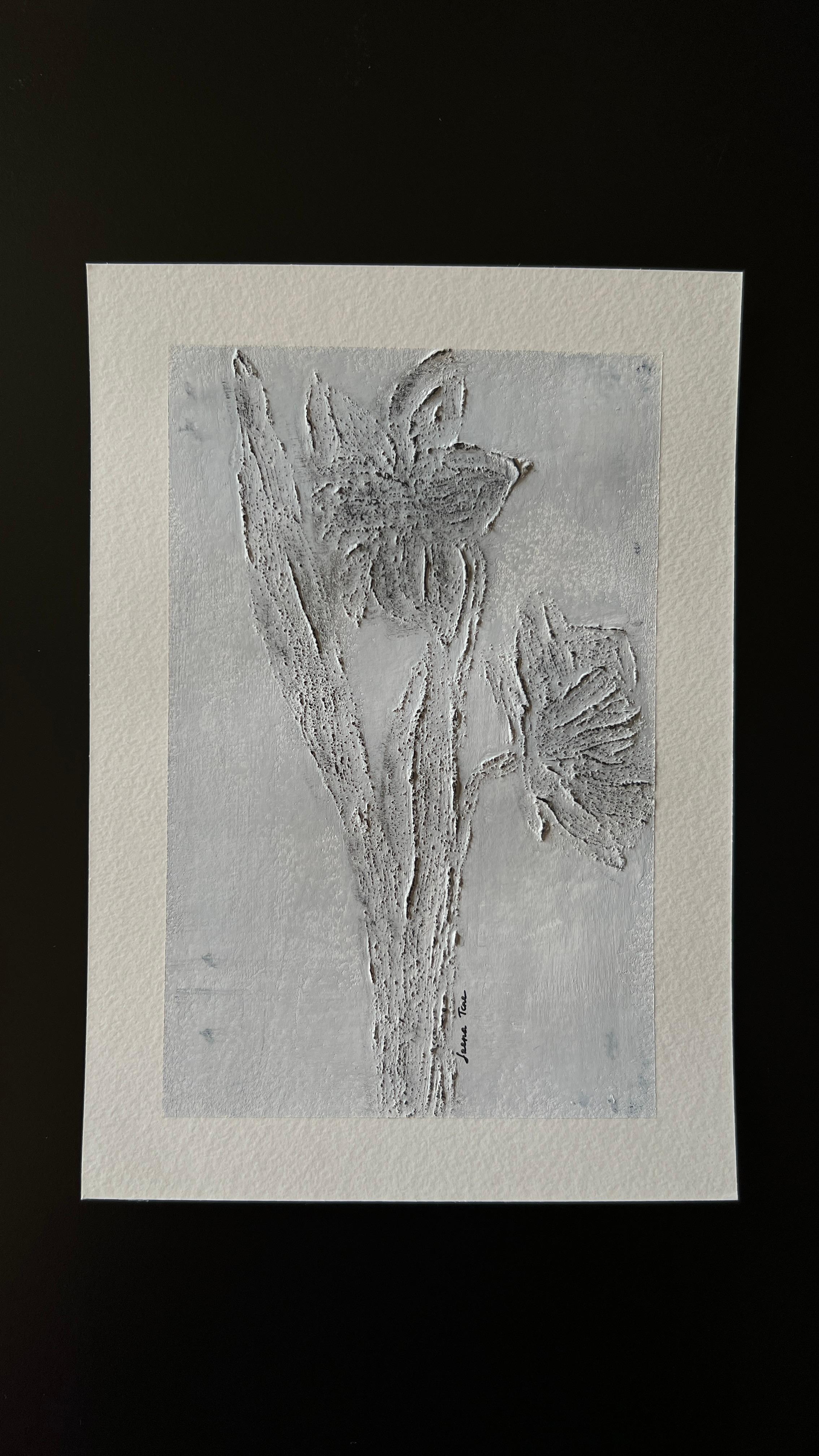 'Dos Narcisos' Blanco y Negro - Still-Life Painting Gris de IRENA TONE