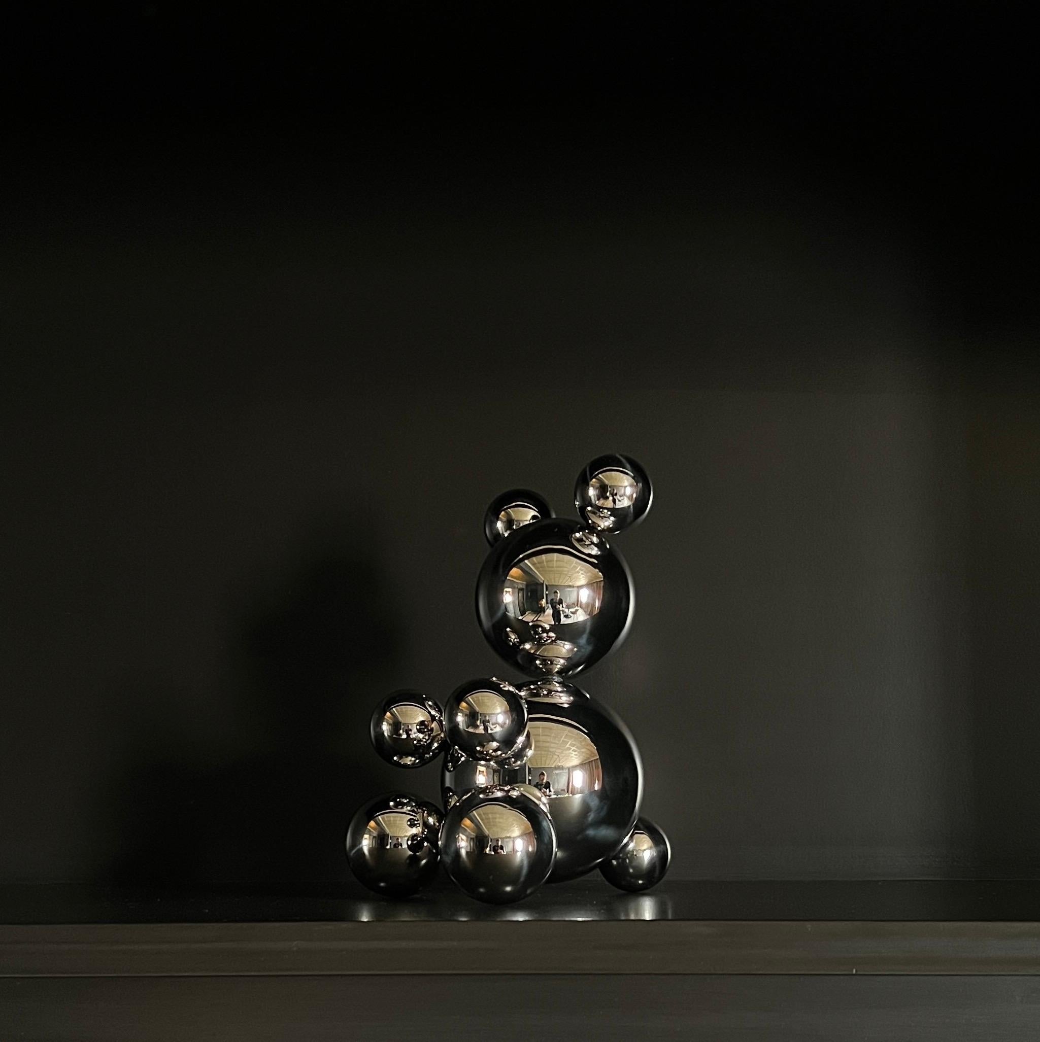 Petite sculpture d'ours Grace en acier inoxydable - Géométrique abstrait Sculpture par IRENA TONE