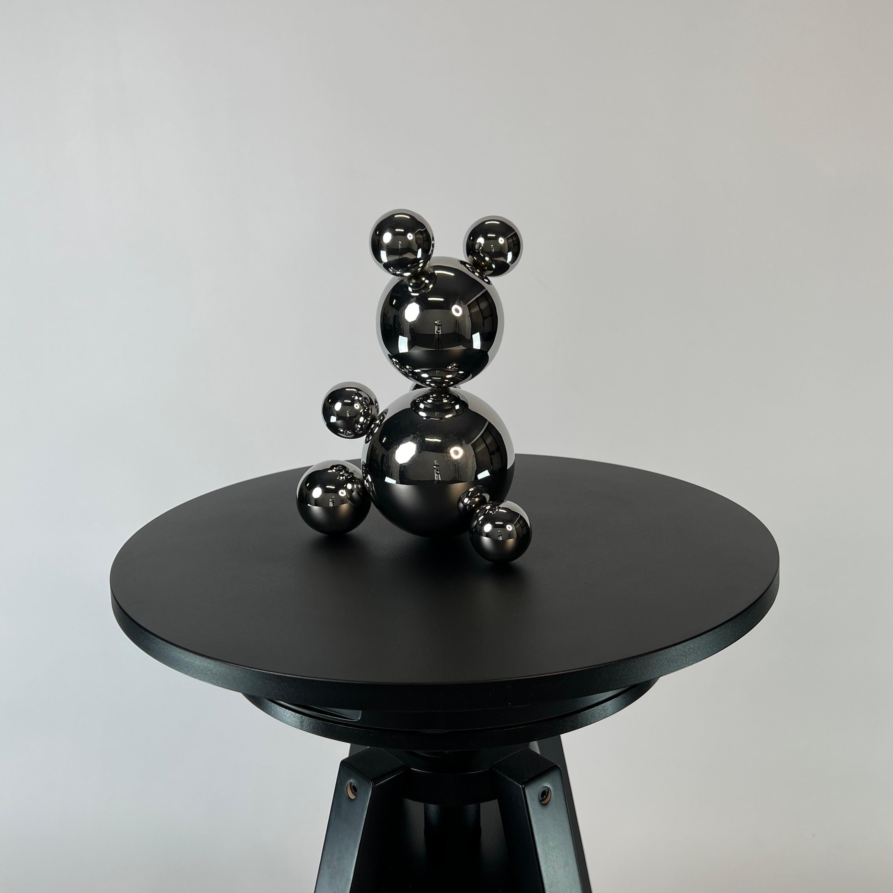 Made in Spain, 2024.
A simple form builds a complex one. In our approach, we go from the opposite, representing complex things in simple forms. So, our bear consists of only 9 simple steel balls, but this minimalism does not stop making him a bear.
