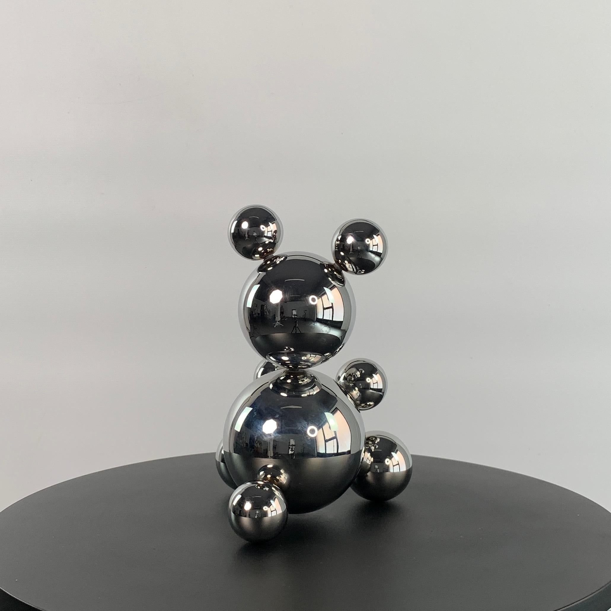 Made in Spain, 2024.
A simple form builds a complex one. In our approach, we go from the opposite, representing complex things in simple forms. So, our bear consists of only 9 simple steel balls, but this minimalism does not stop making him a bear.
