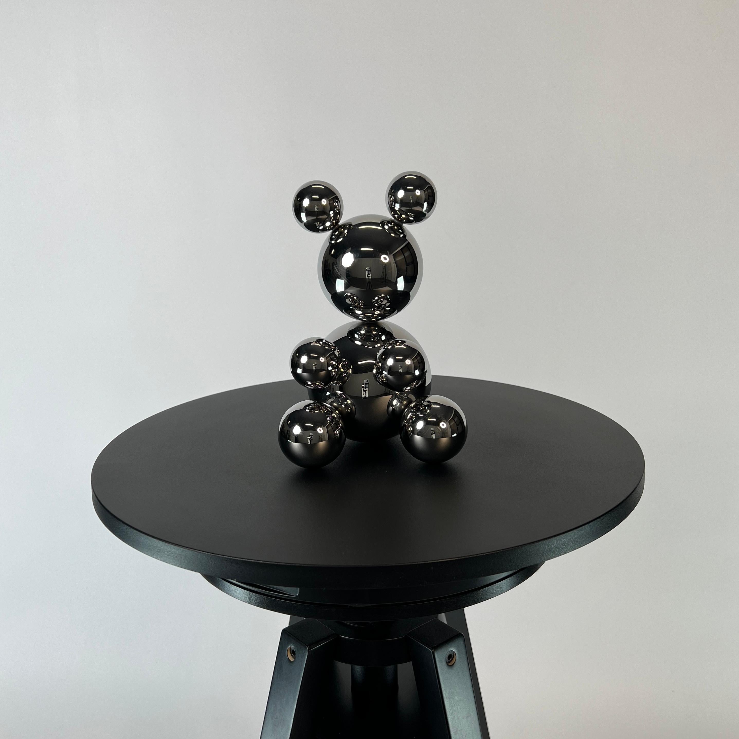Figurative Sculpture IRENA TONE - Petit ours « Thomas » sculpture minimaliste en acier inoxydable