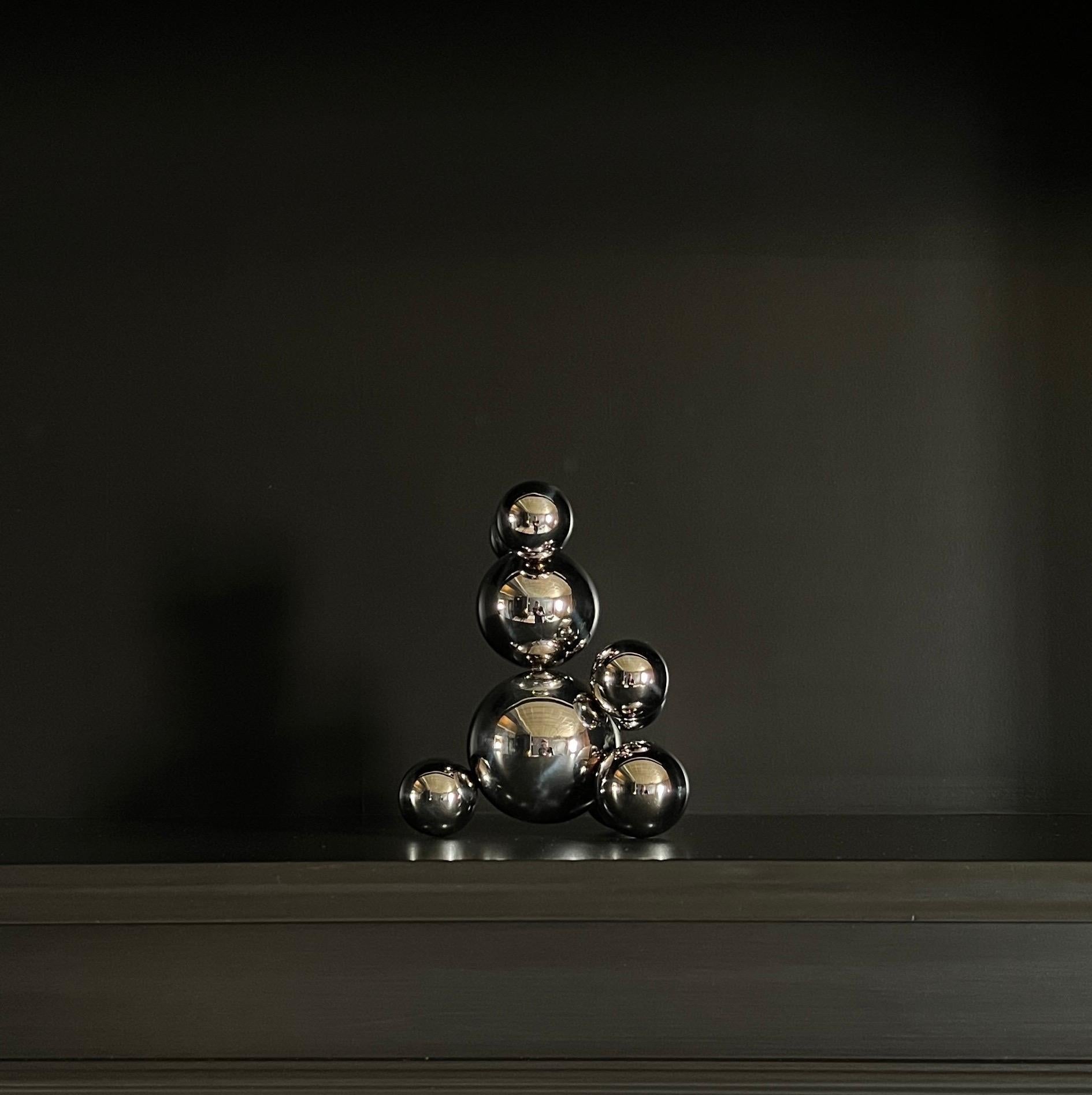 Une minuscule sculpture d'ours en acier inoxydable « Irène » minimaliste 2