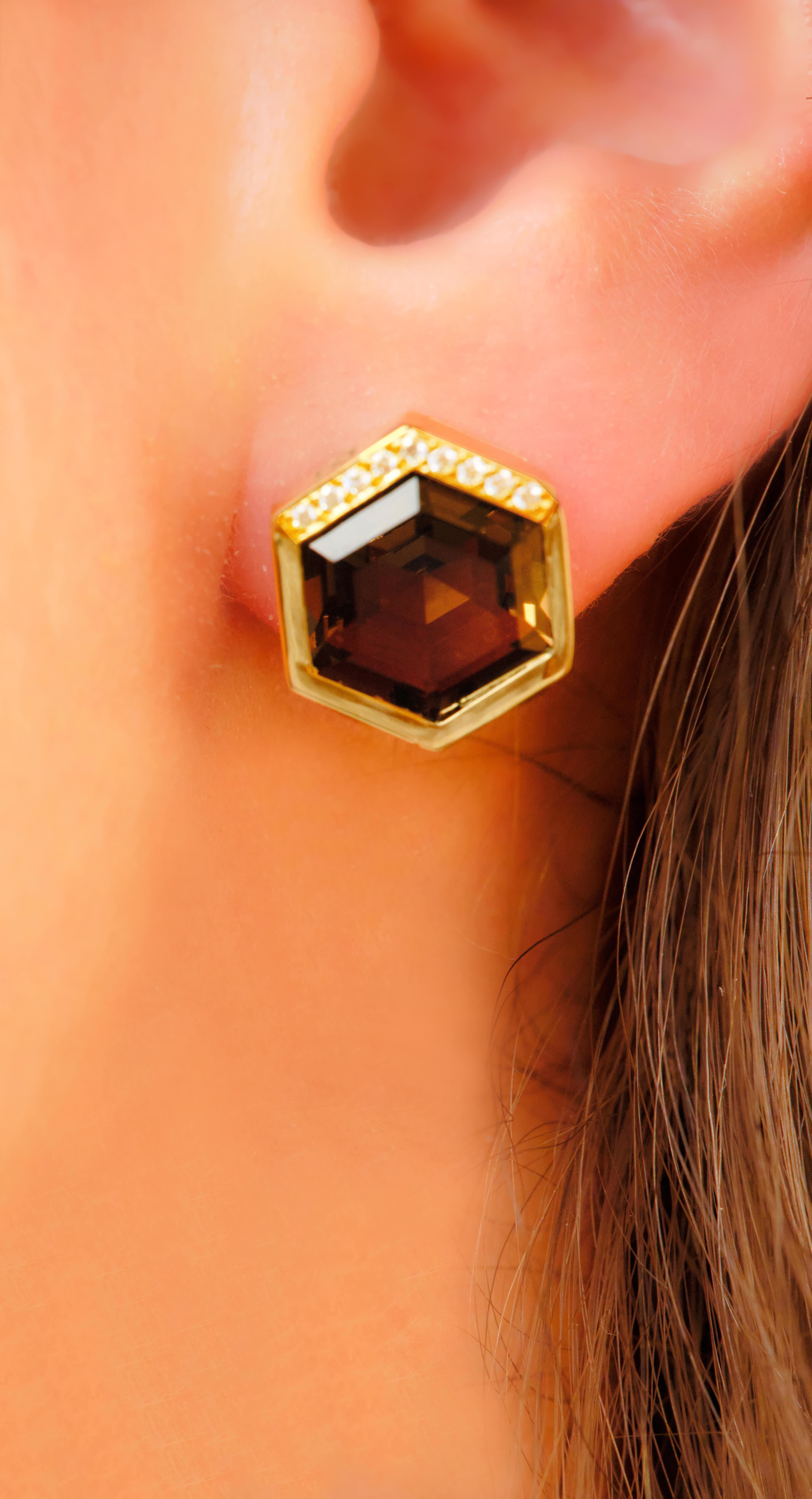 18 Karat Gold Smoky Quartz and 0.24 Carat Diamond Affinitá Earrings.Sustainable  In New Condition For Sale In Málaga, ES