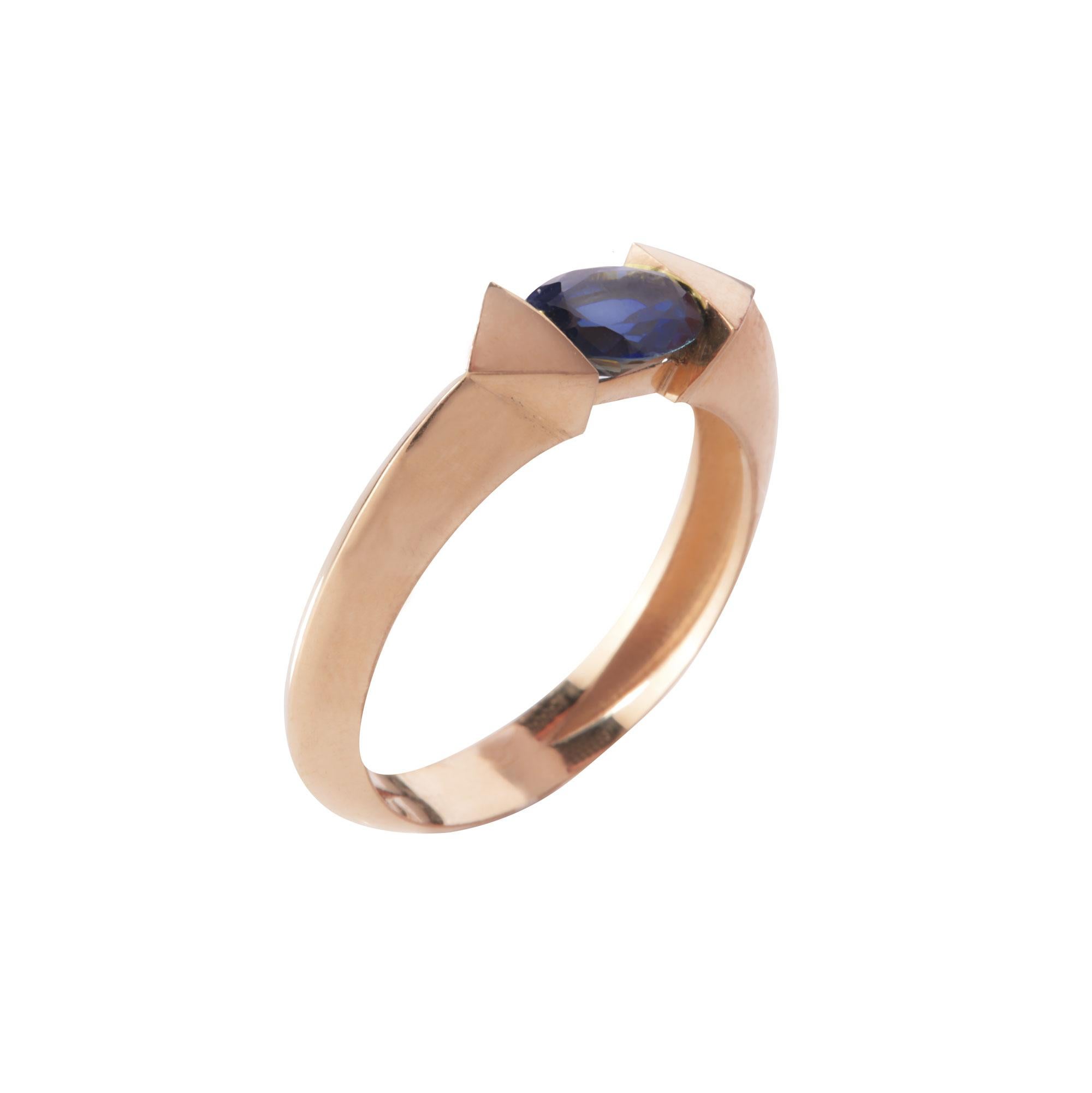 18 Karat Rose Gold 0.70 Carat Blue Sapphire Oval Cut Stacking Ring For Sale 3