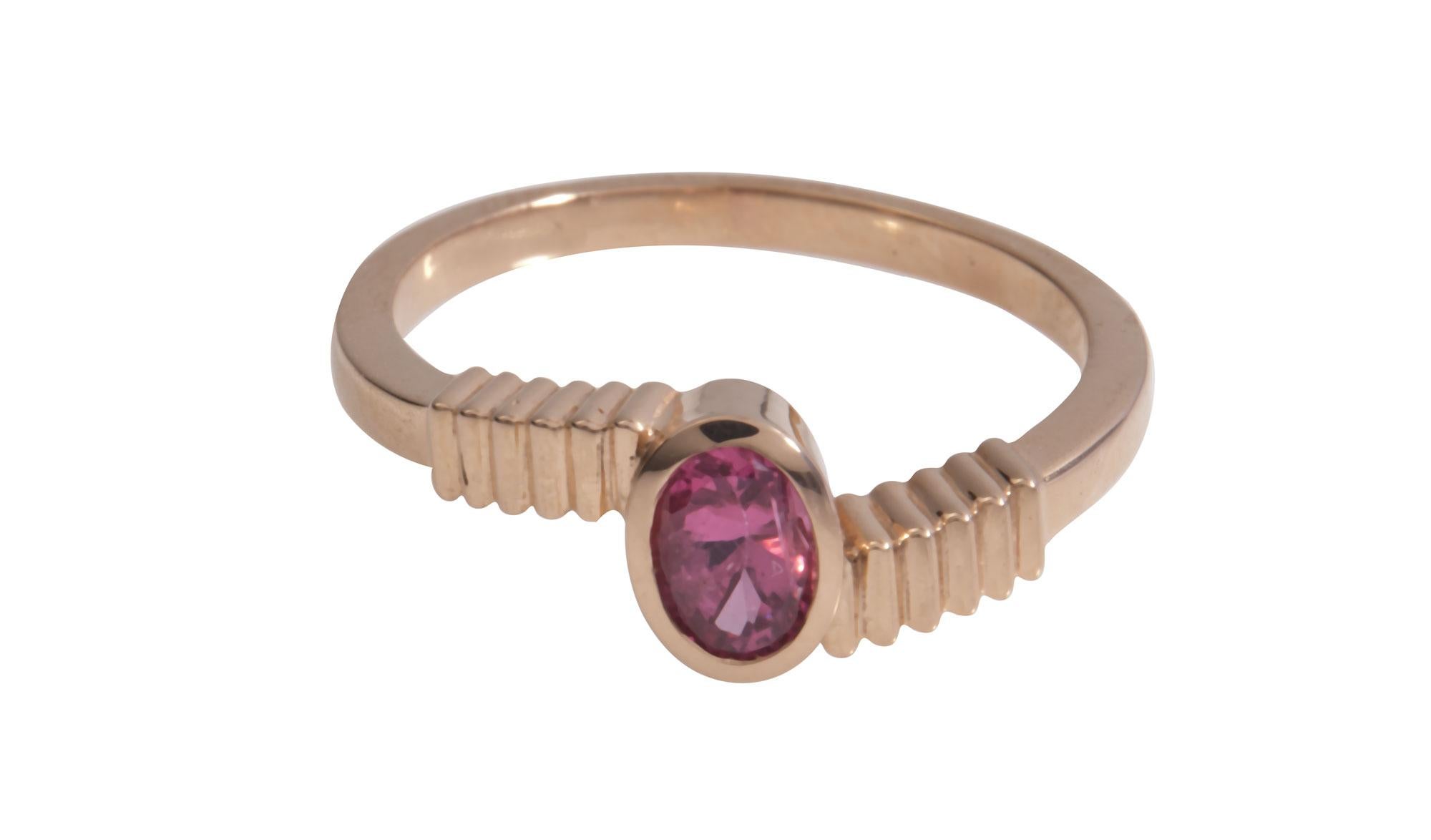 18 Karat Rose Gold with 0.50 Carat Pink Sapphire in Oval Cut Stacking Ring For Sale 3