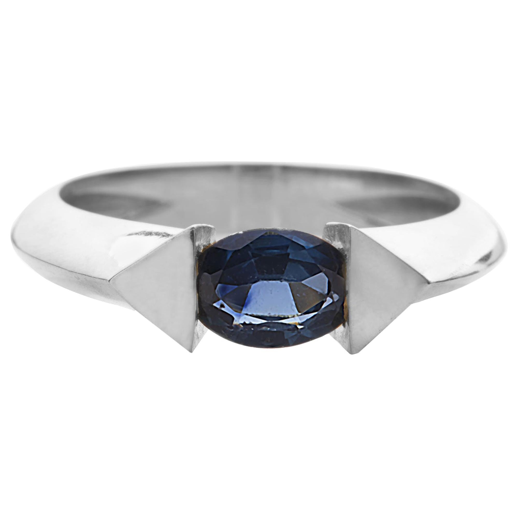 18 Karat White Gold 0.70 Carat Blue Sapphire Oval Cut Stacking Ring For Sale