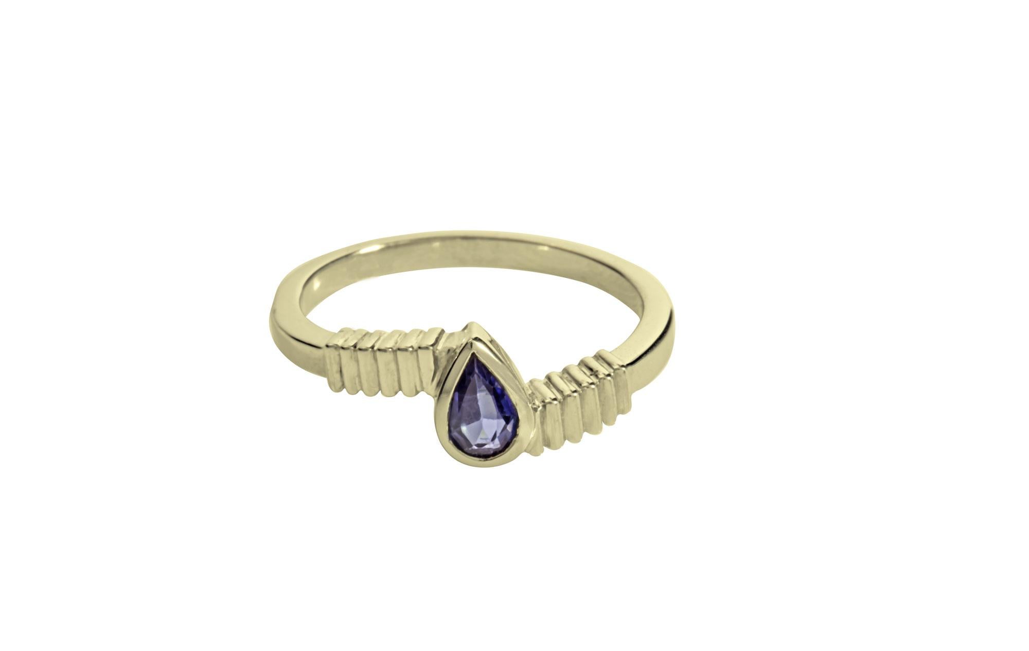 Contemporary 18 Karat Yellow Gold 0.50 Carat Blue Sapphire Pear cut Stacking Ring For Sale