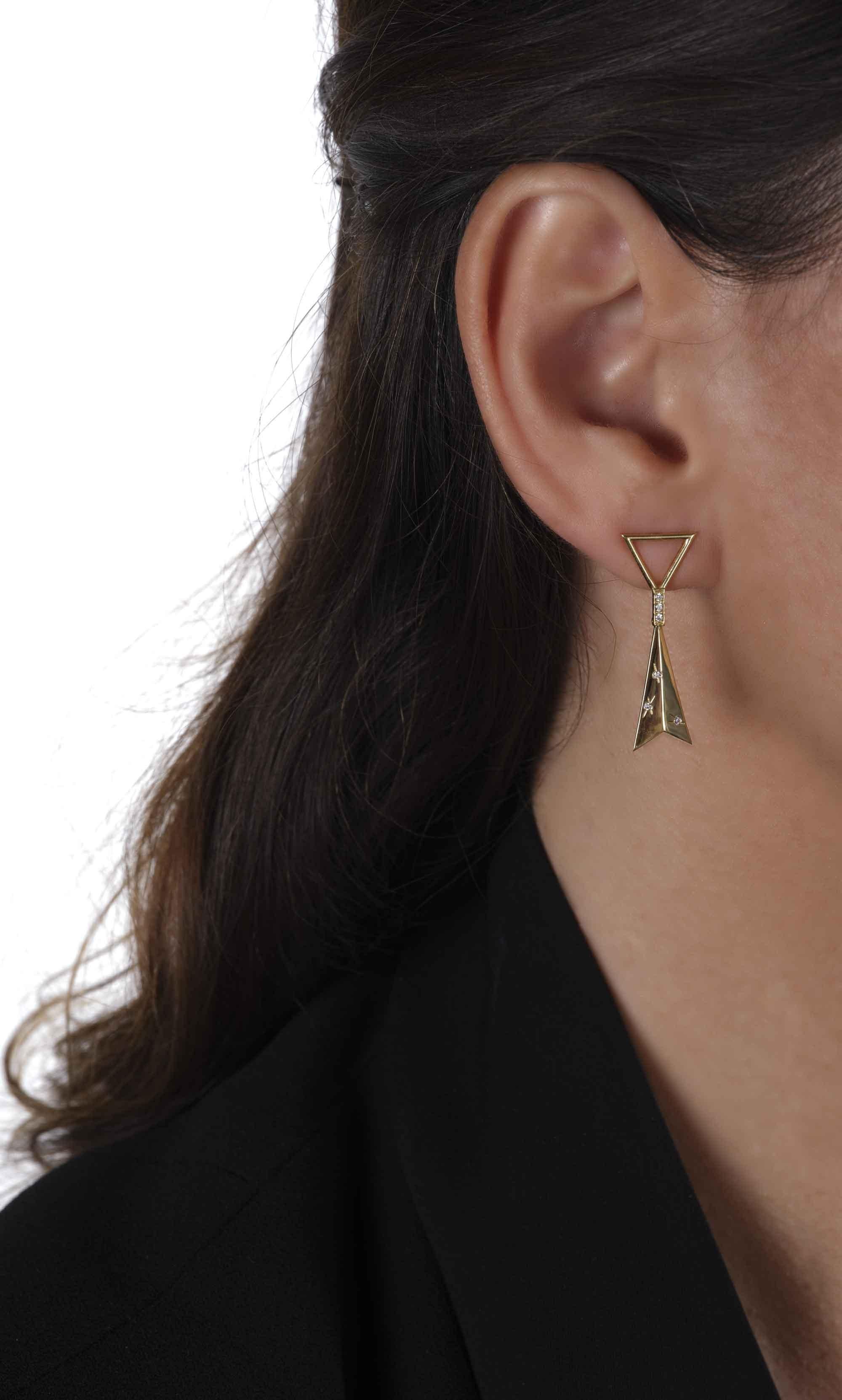 18 Karat Yellow Gold with 0.11 Carat Diamond Estelle Earrings.Sustainable Fine J In New Condition For Sale In Málaga, ES