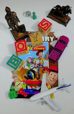 "Cherished Playthings" (2020), Still-Life fotorealista a pastello con giocattoli su carta