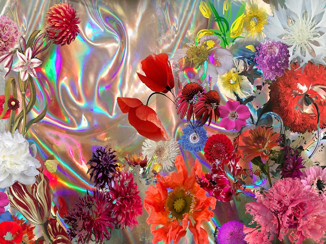 Diese mehrfarbige Blumenarbeit stammt von Irene Mamiye.  Es handelt sich um einen Farbstoffsublimationsdruck auf Aluminium.
Der in Frankreich geborene und in New York lebende Künstler setzt Fotografie, Video und digitale Bildbearbeitungstechniken