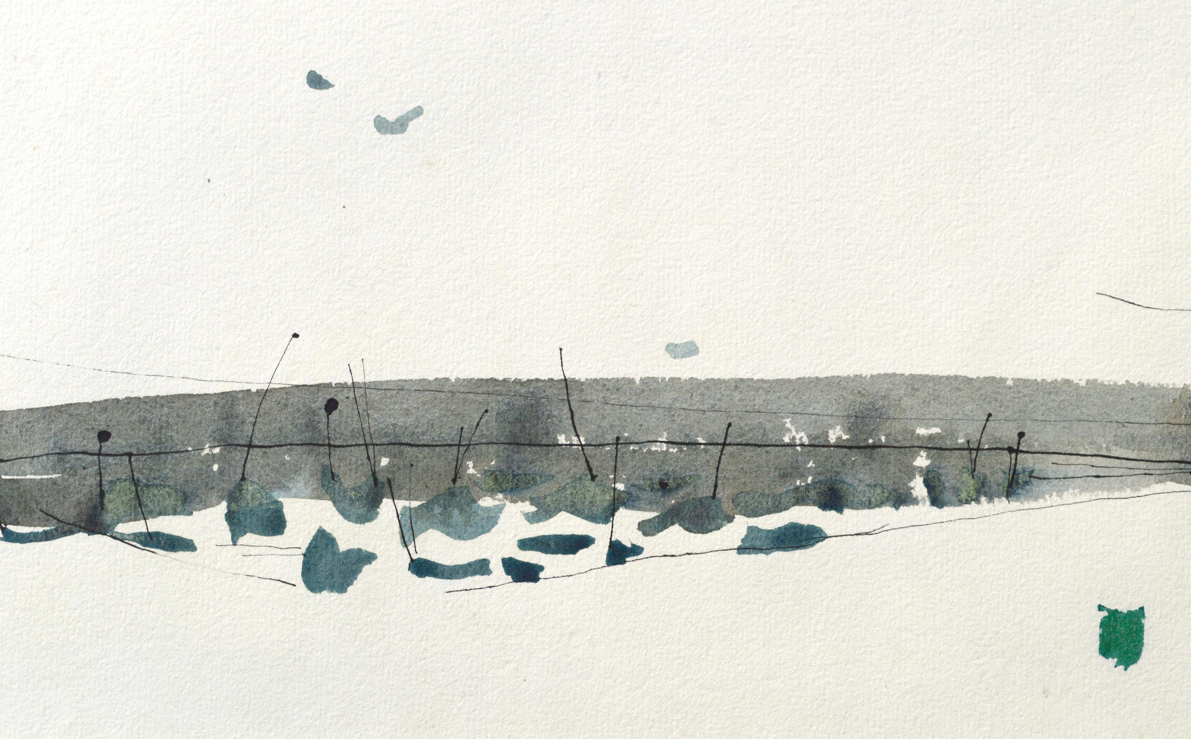Abstrakte Landschaft aus der Mitte des Jahrhunderts – „Fliegender Kite am Strand“ (Grau), Figurative Painting, von Irene Pattinson