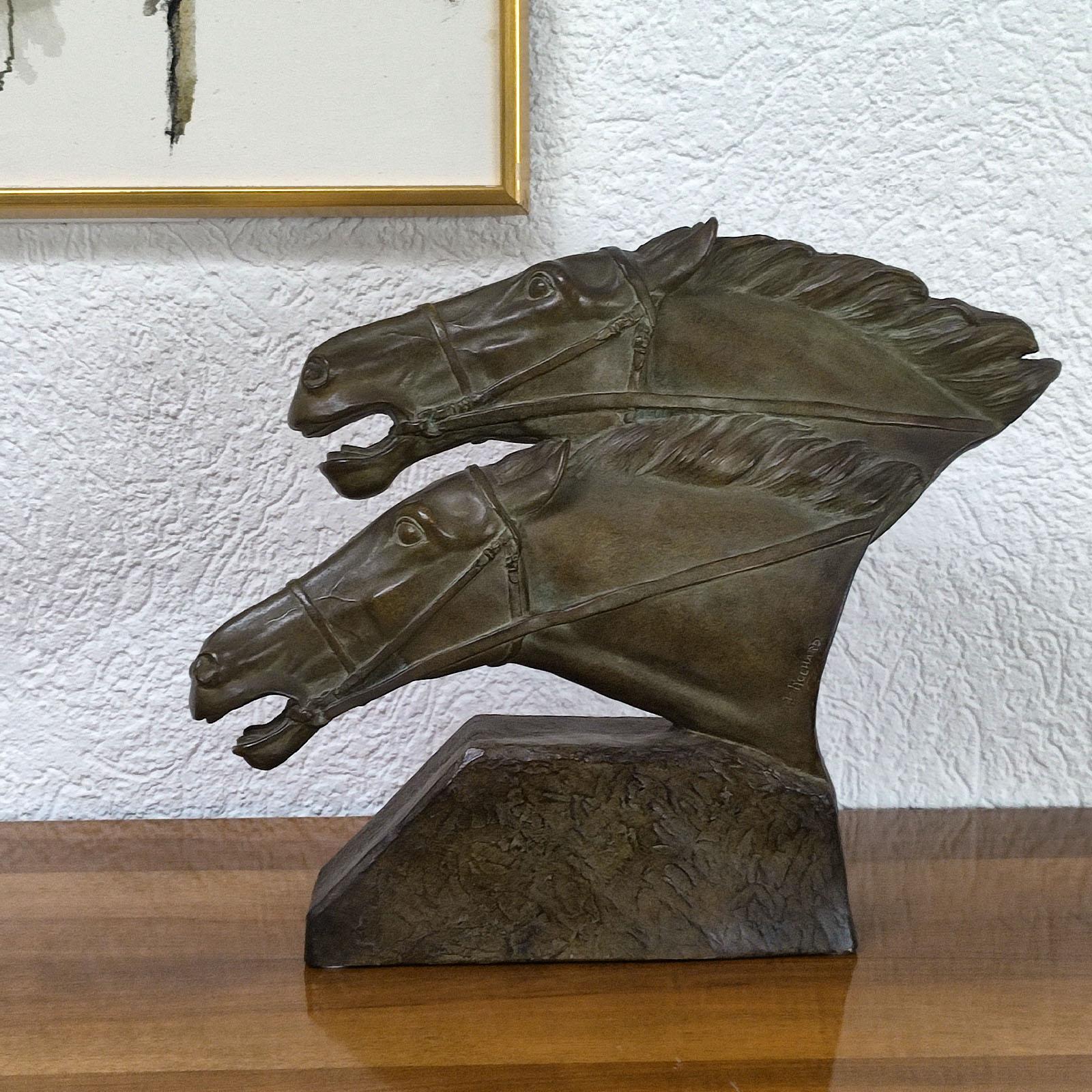 Art déco Têtes de chevaux en mouvement par Irene Rochard, Sculpture, Reveyrolis, France en vente