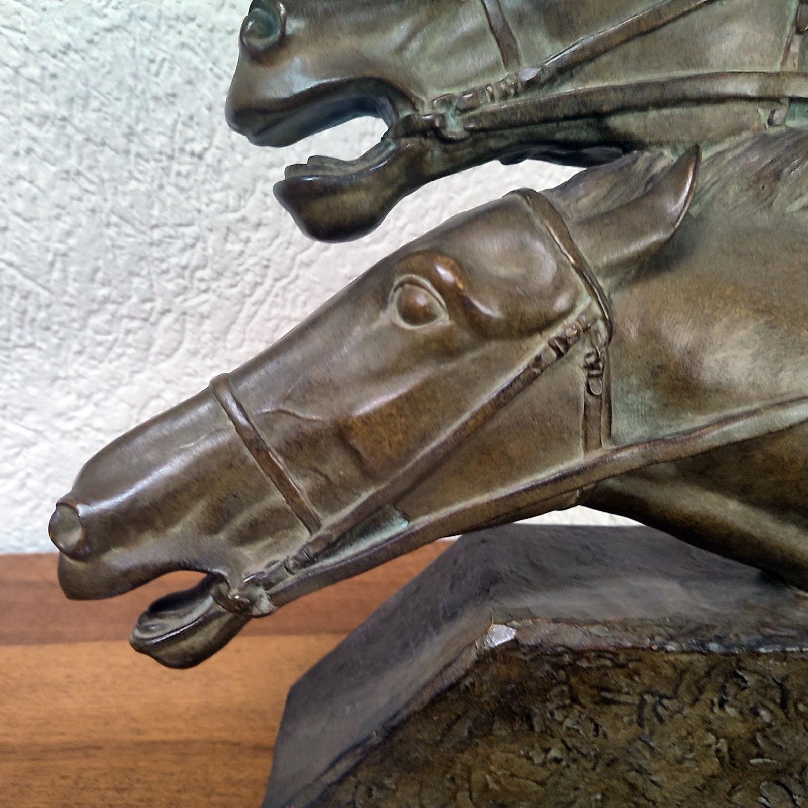 Patiné Têtes de chevaux en mouvement par Irene Rochard, Sculpture, Reveyrolis, France en vente