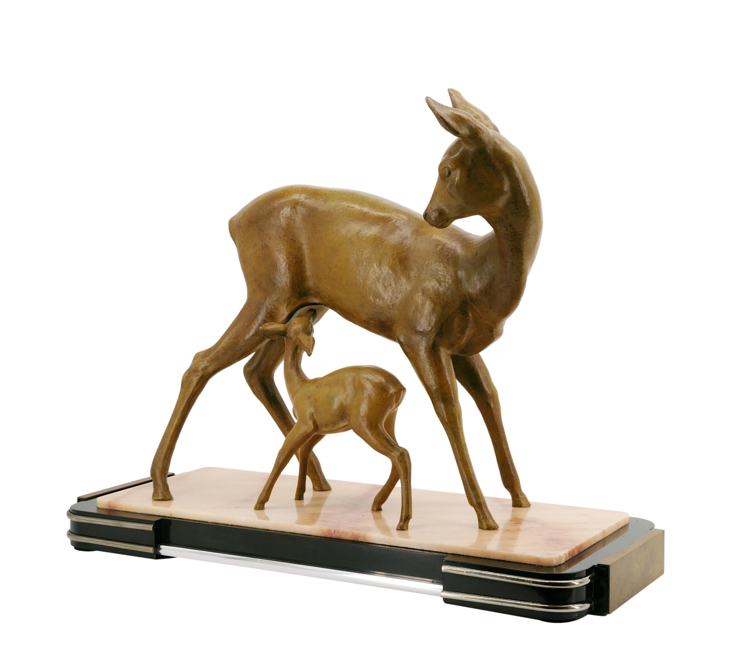 Irenee ROCHARD Rare and Large Doe and her Fawn Sculpture, 1920 In Good Condition For Sale In Saint-Amans-des-Cots, FR