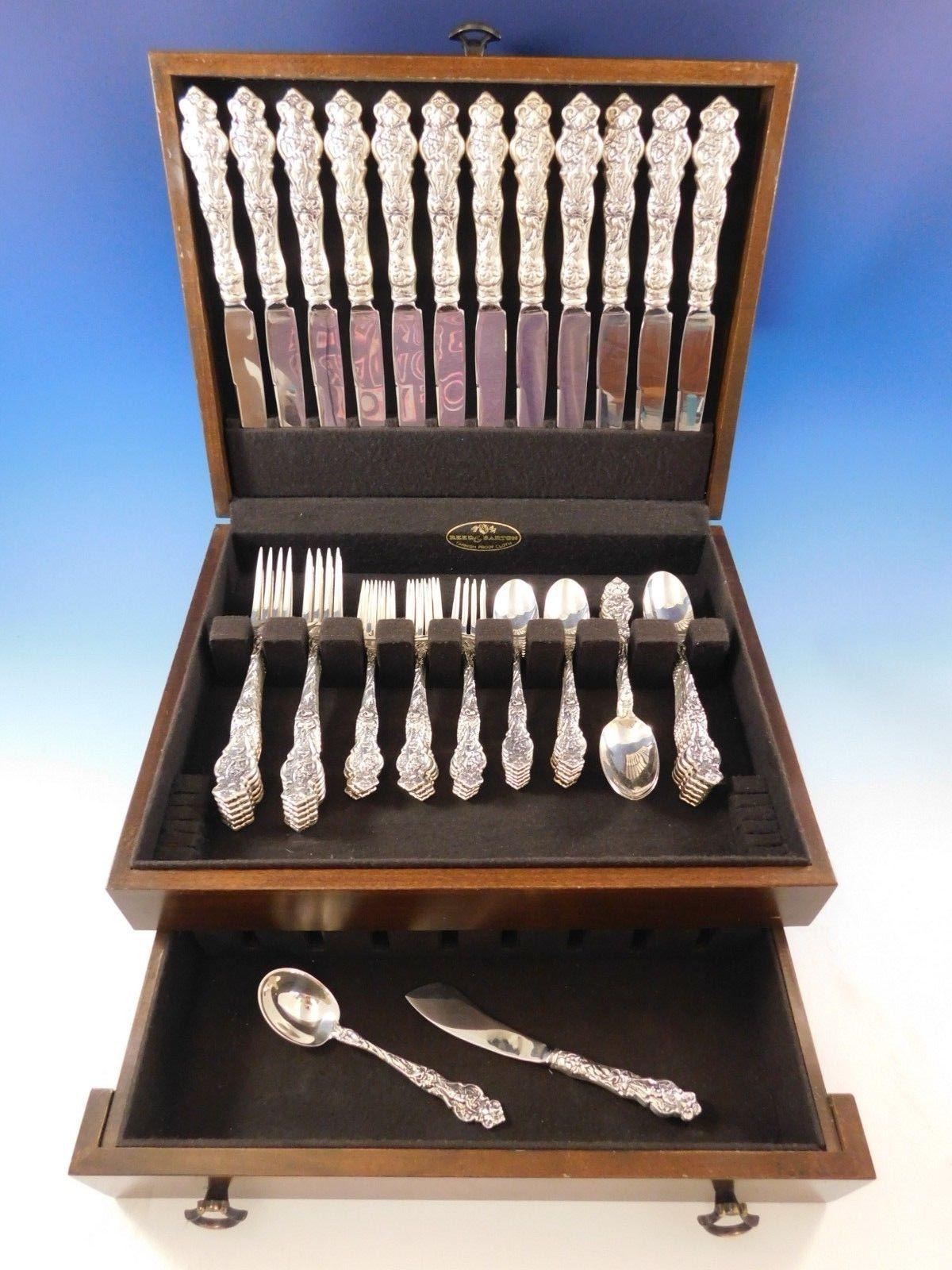 Absolutely stunning dinner size Irian by Wallace sterling silver flatware set, 62 pieces. This set includes:

12 dinner size knives, 10 1/2