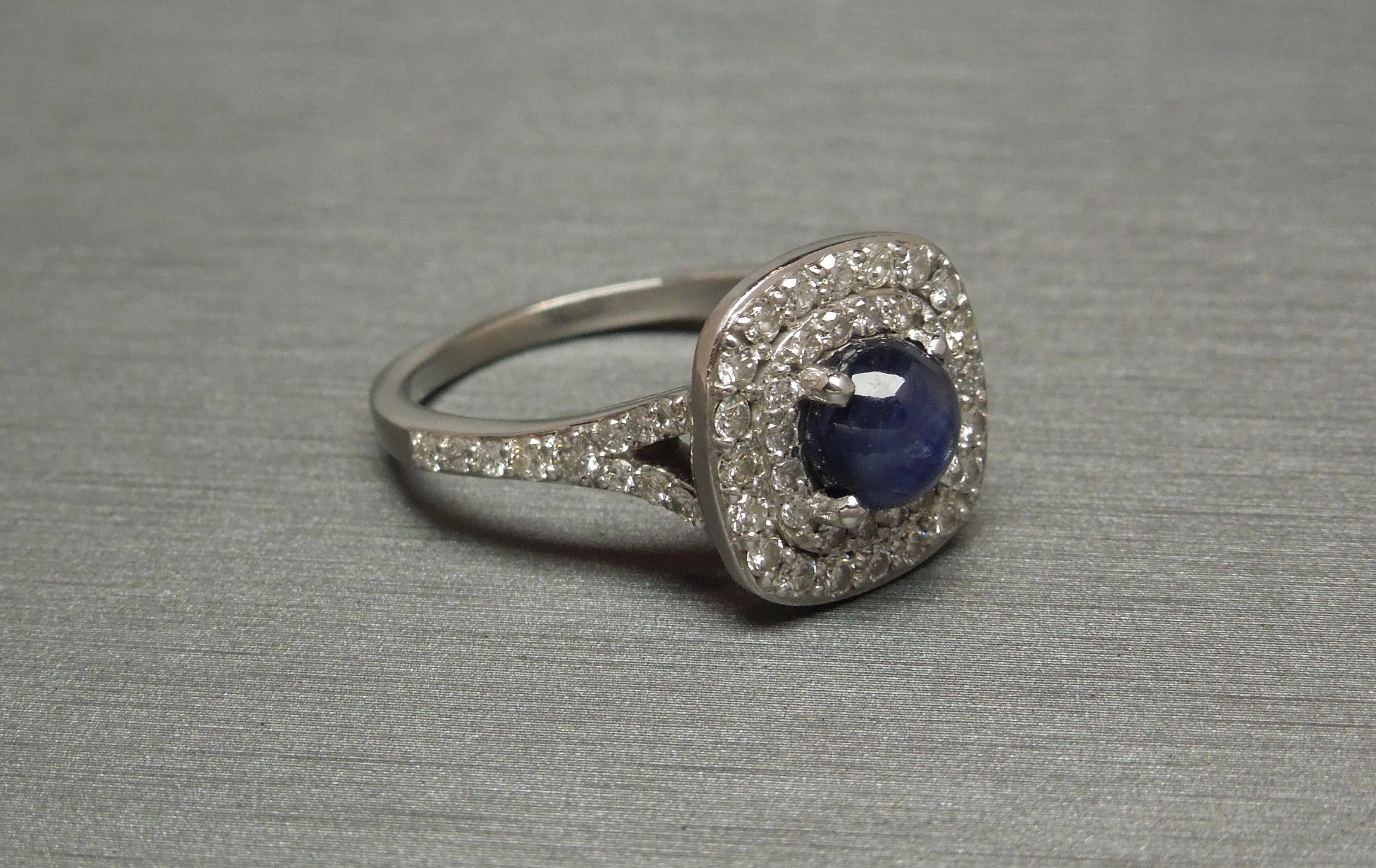 Iridescent 1.58 Carat Sapphire and Square Diamond Halo Ring In Excellent Condition For Sale In METAIRIE, LA
