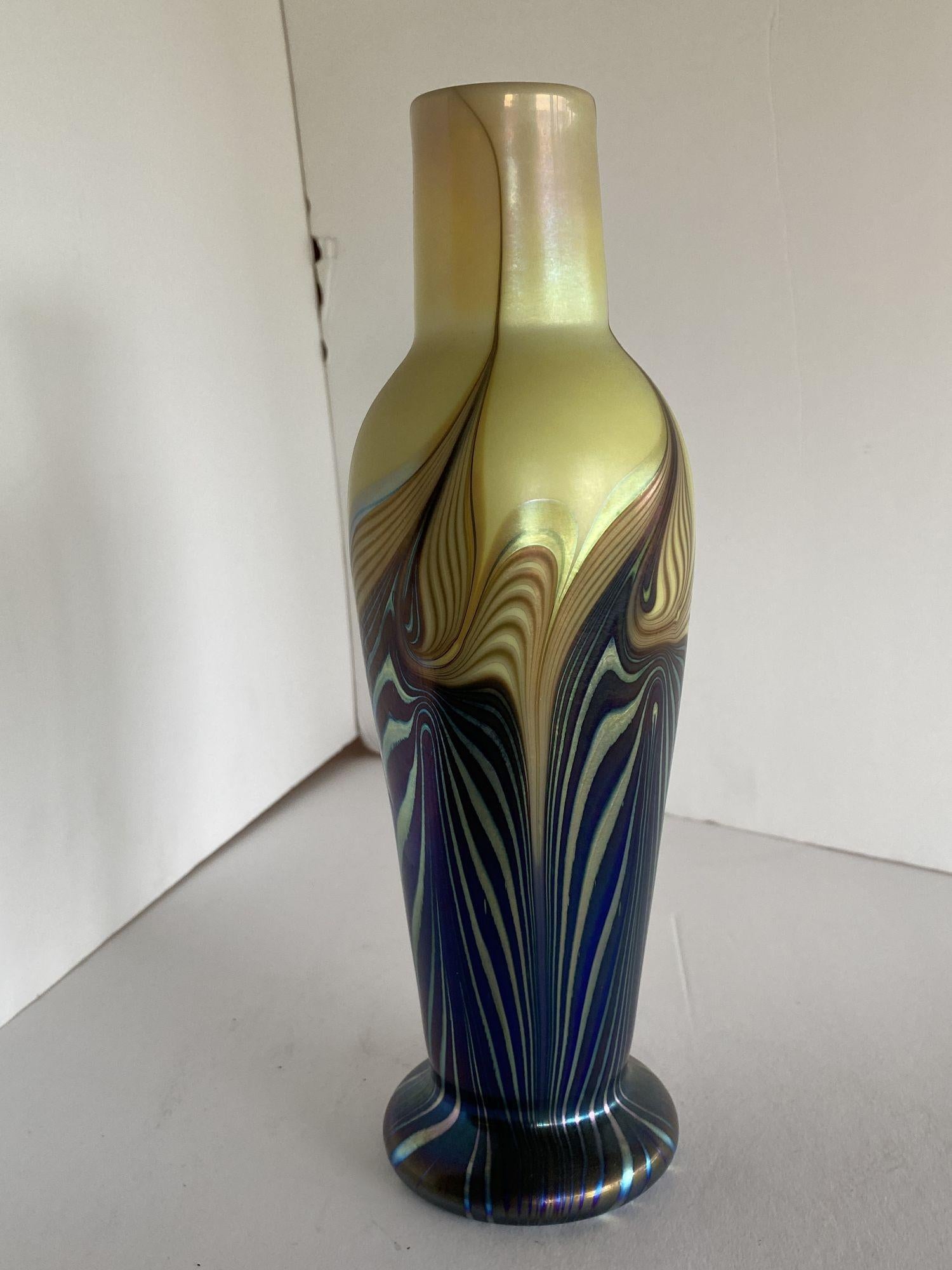 Iridescent 7 Color Art Glass Vase by Lundberg Studio In Excellent Condition For Sale In Van Nuys, CA