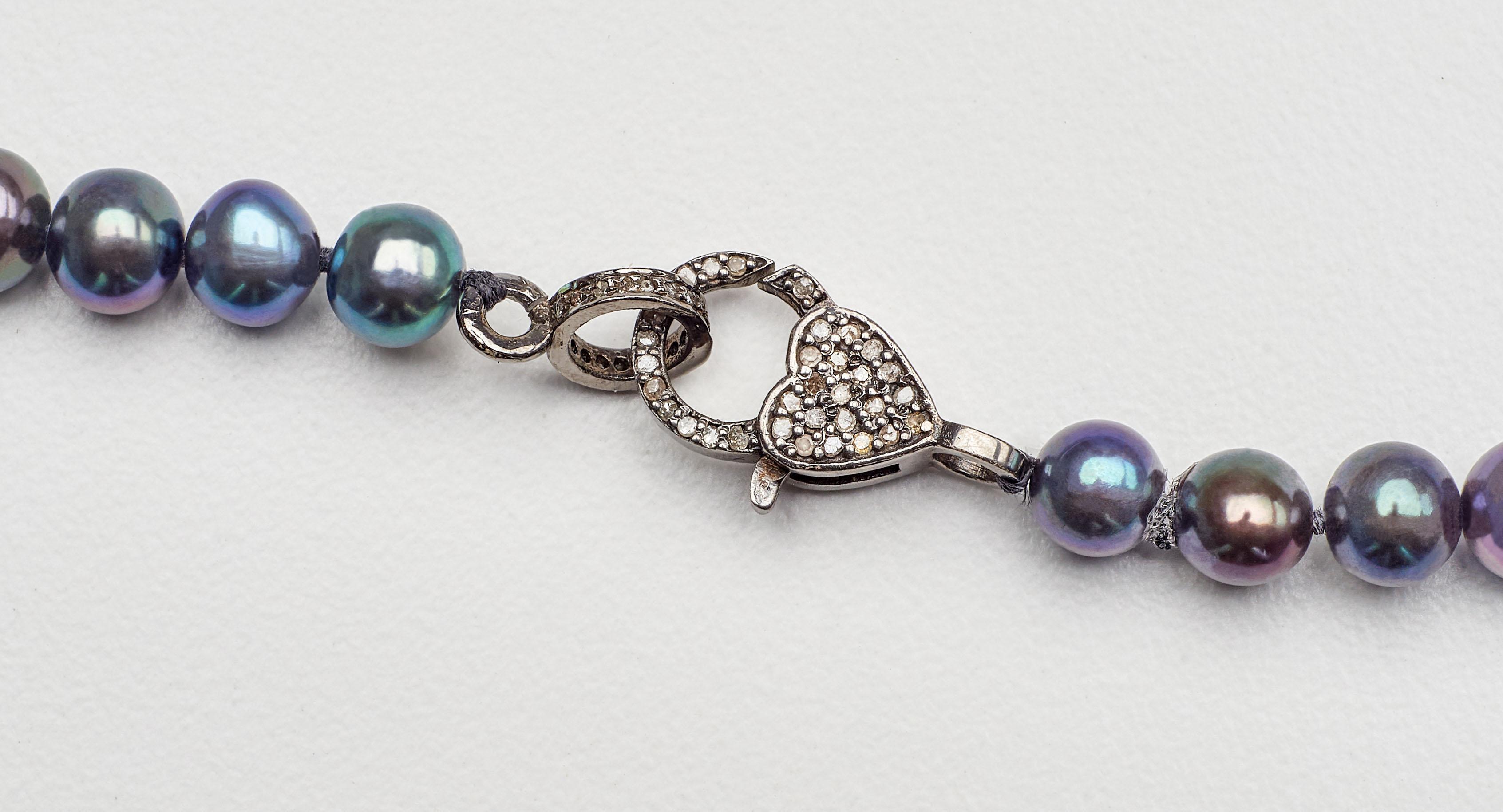 Halskette mit Quastenanhänger aus Sterlingsilber mit schillernden Perlen  im Angebot 2