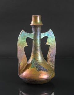 Vaso a 2 manici con farfalla iridescente Art Nouveau di Clement Massier