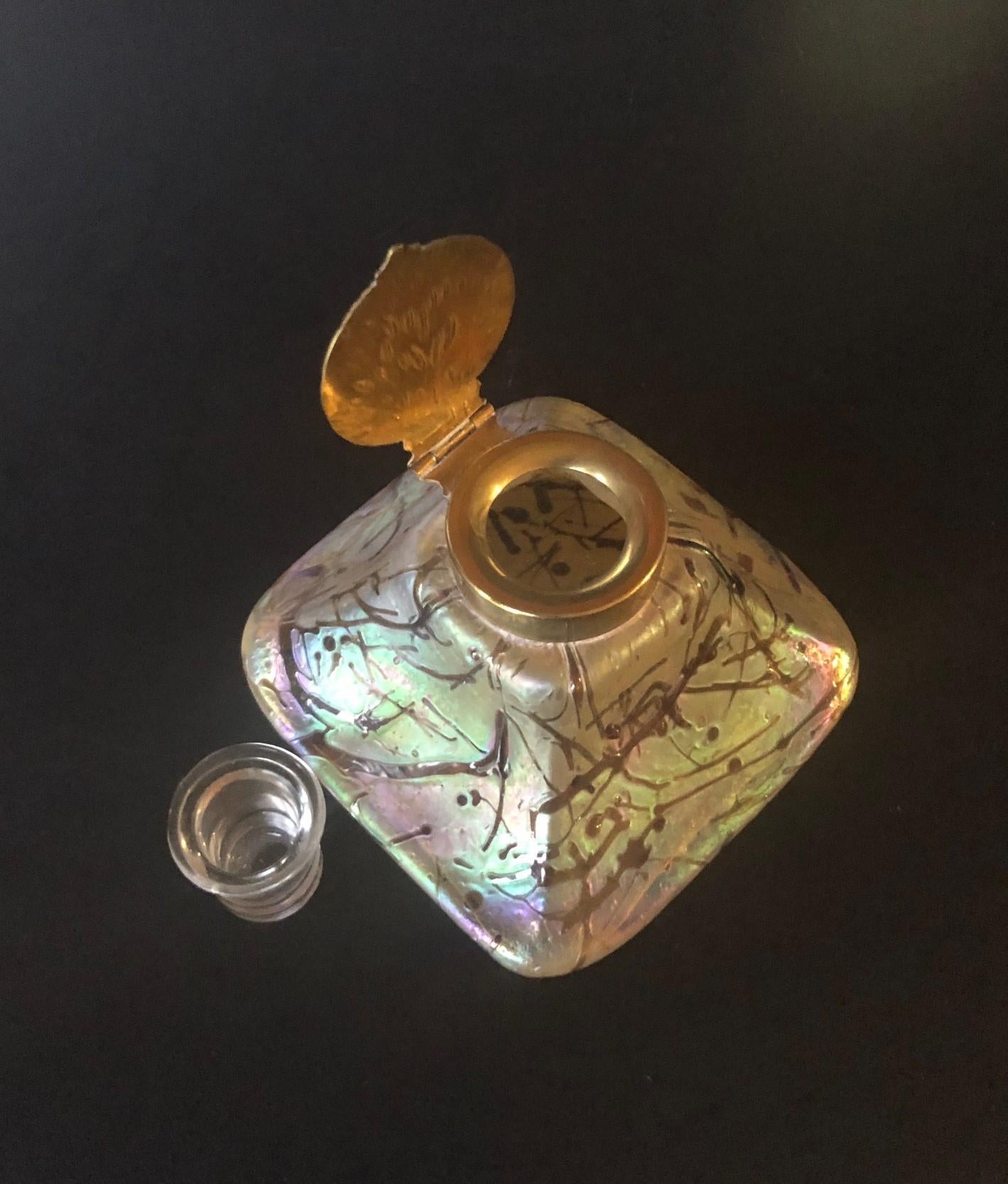 Iridescent Art Nouveau Art Glass Inkwell In Good Condition For Sale In San Diego, CA