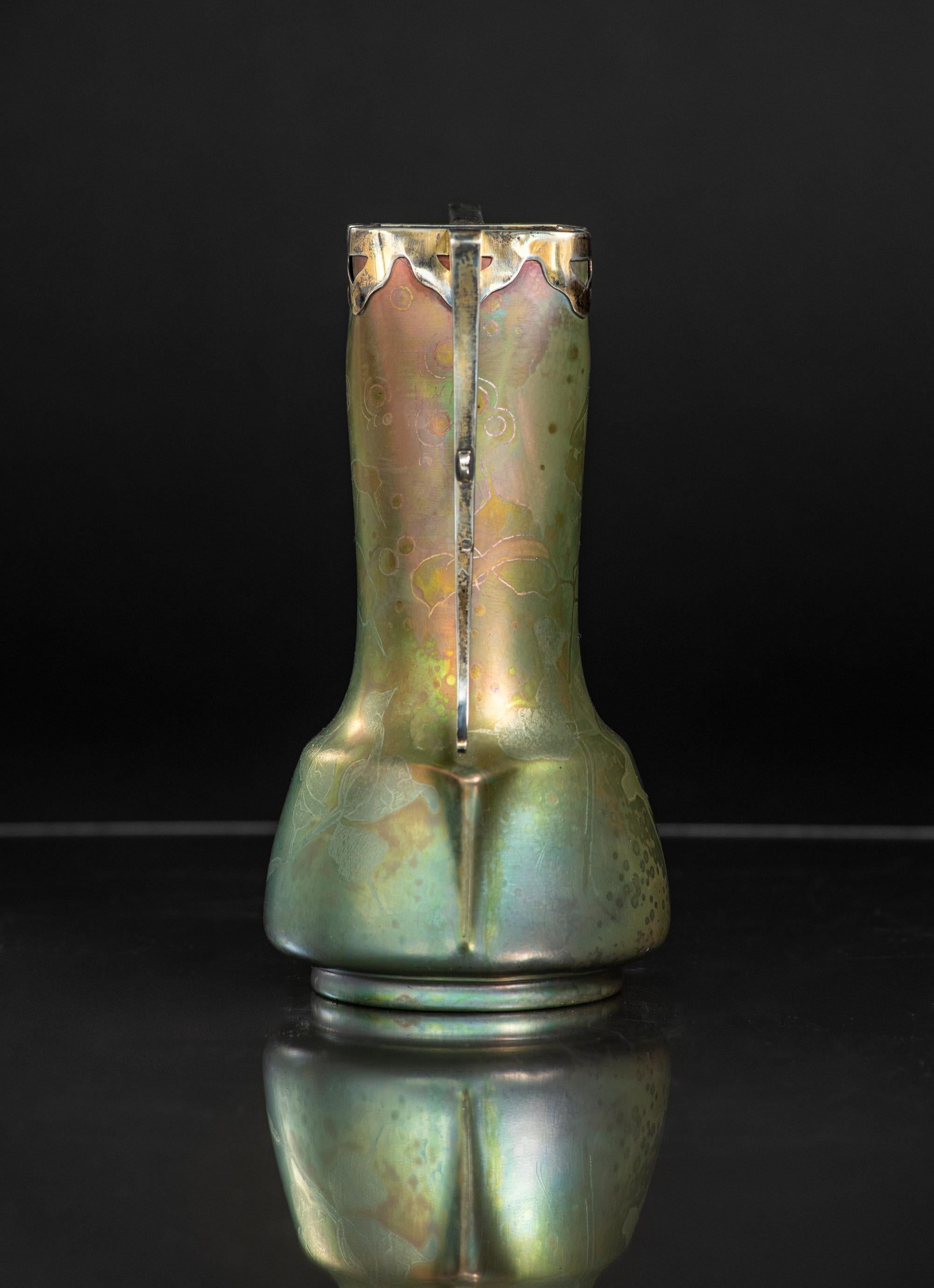 Francese Vaso iridescente in stile Art Nouveau con montatura in argento di Clement Massier in vendita