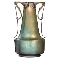 Vase pliage Art nouveau irisé avec monture en argent de Clement Massier