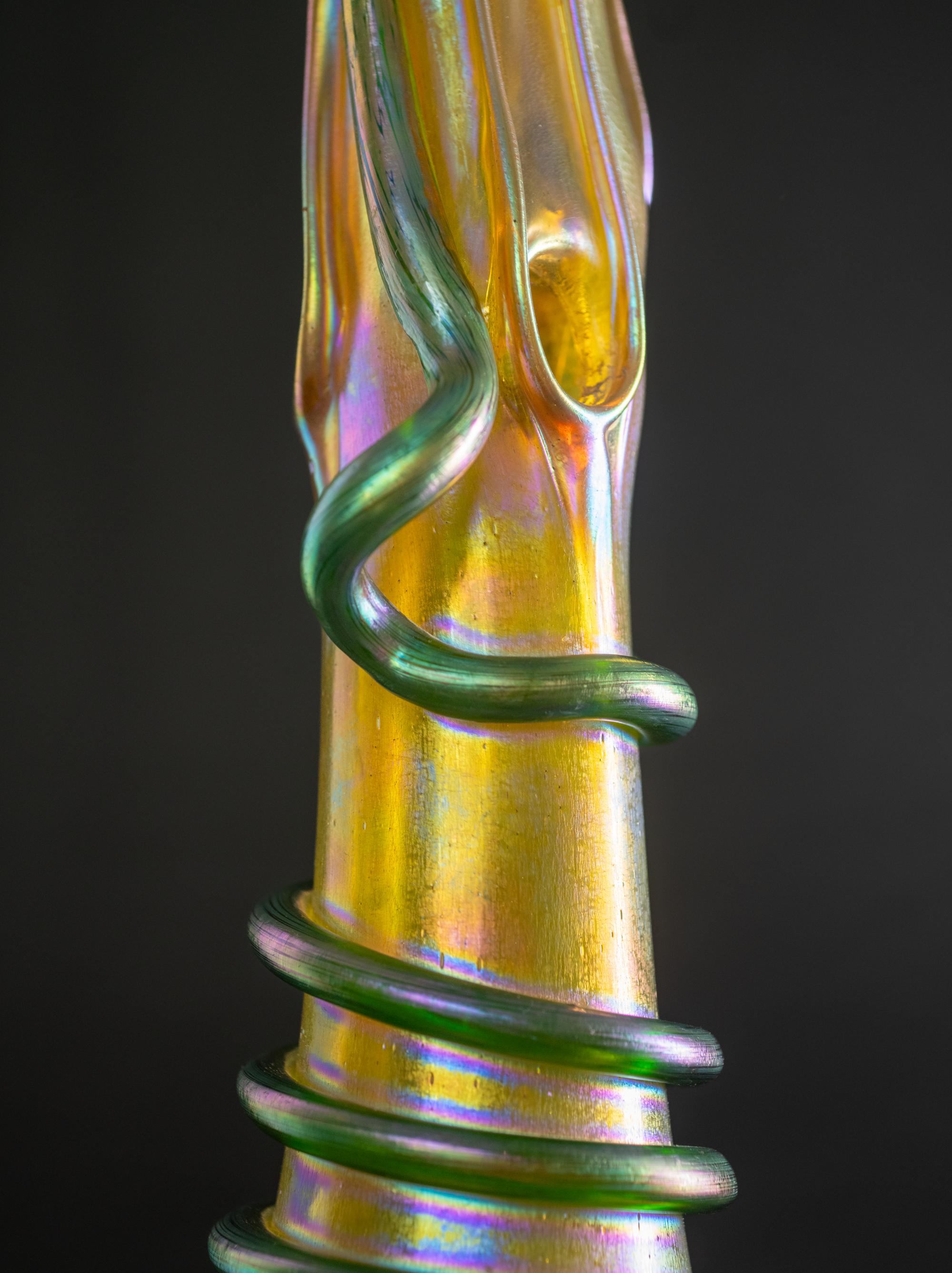 Iridescent Art Nouveau Glass Snake Vase by Johann Loetz Witwe For Sale 3