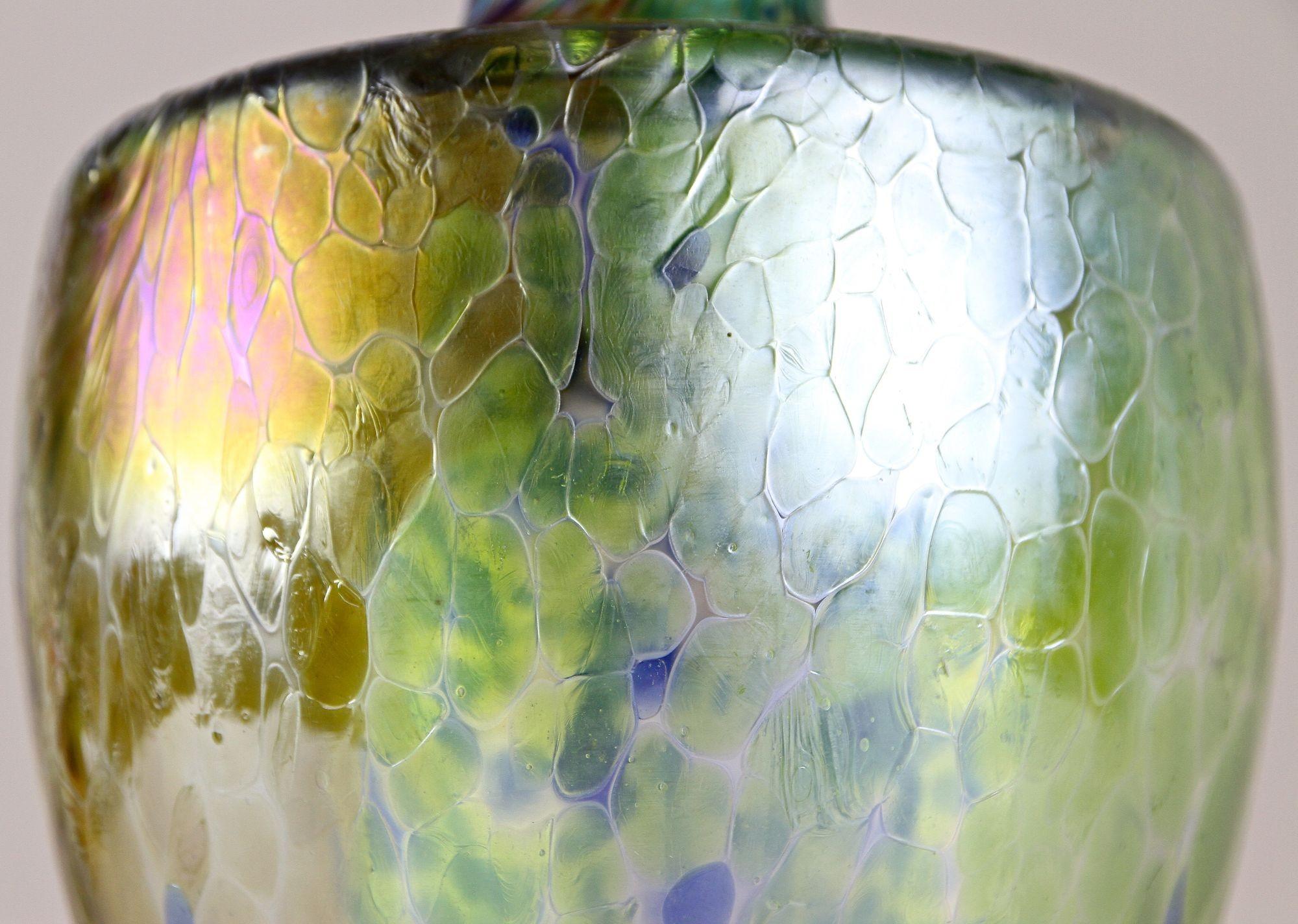 Iridescent Art Nouveau Glass Vase Attributed To Fritz Heckert, Bohemia ca. 1905 For Sale 8