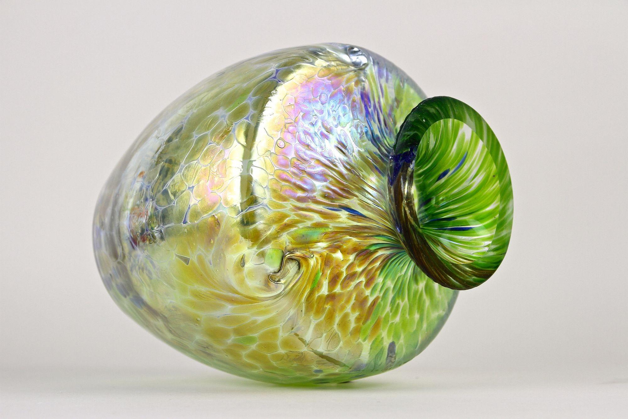 Iridescent Art Nouveau Glass Vase Attributed To Fritz Heckert, Bohemia ca. 1905 For Sale 9