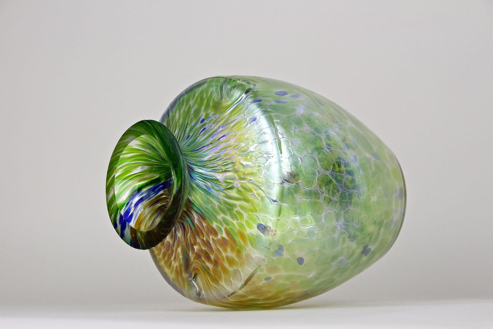 Iridescent Art Nouveau Glass Vase Attributed To Fritz Heckert, Bohemia ca. 1905 For Sale 11