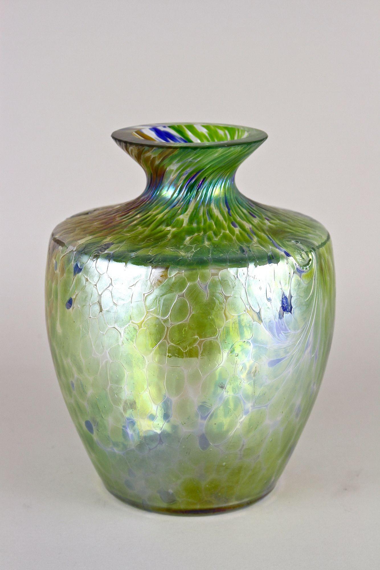 Czech Iridescent Art Nouveau Glass Vase Attributed To Fritz Heckert, Bohemia ca. 1905 For Sale