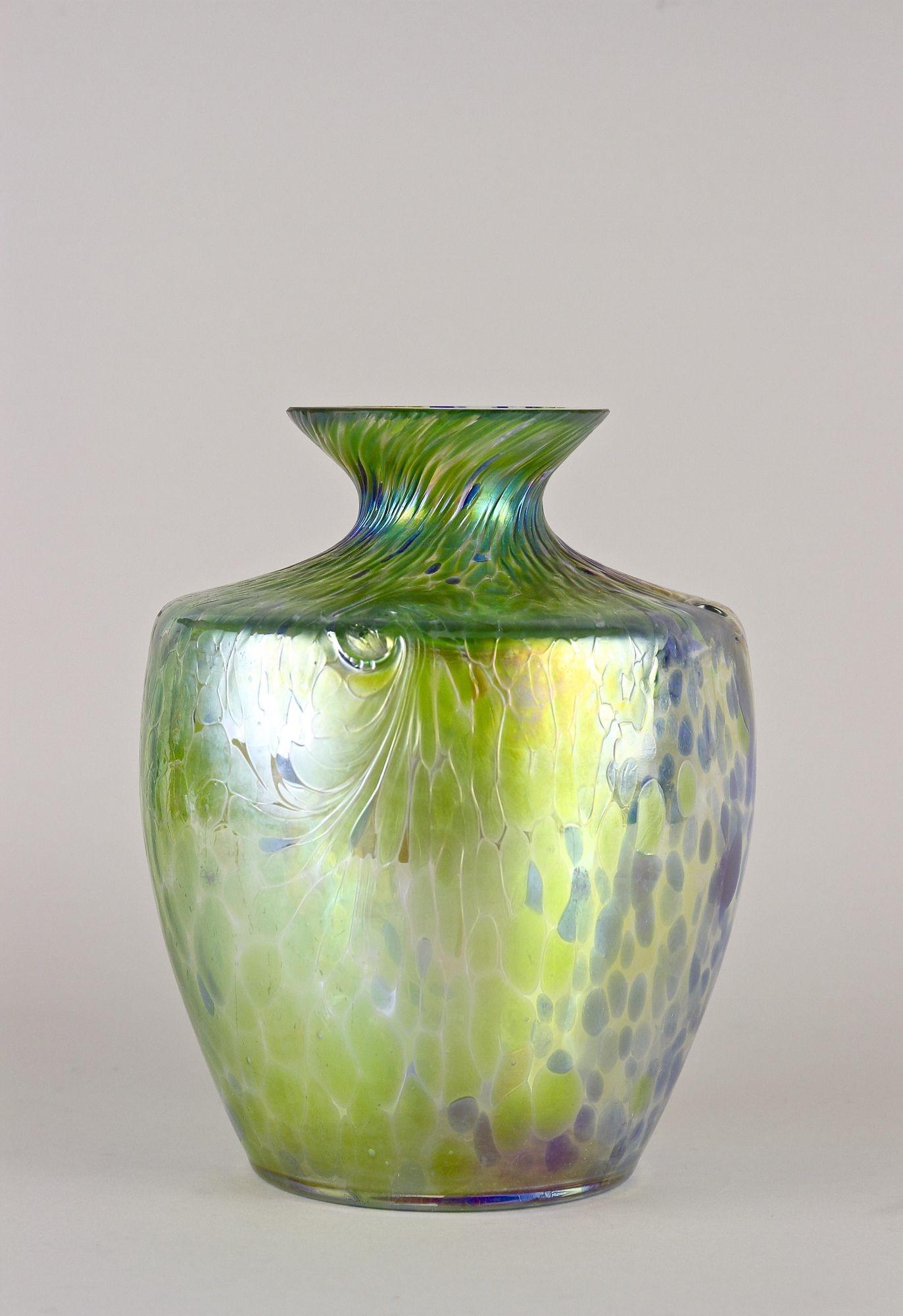 Blown Glass Iridescent Art Nouveau Glass Vase Attributed To Fritz Heckert, Bohemia ca. 1905 For Sale