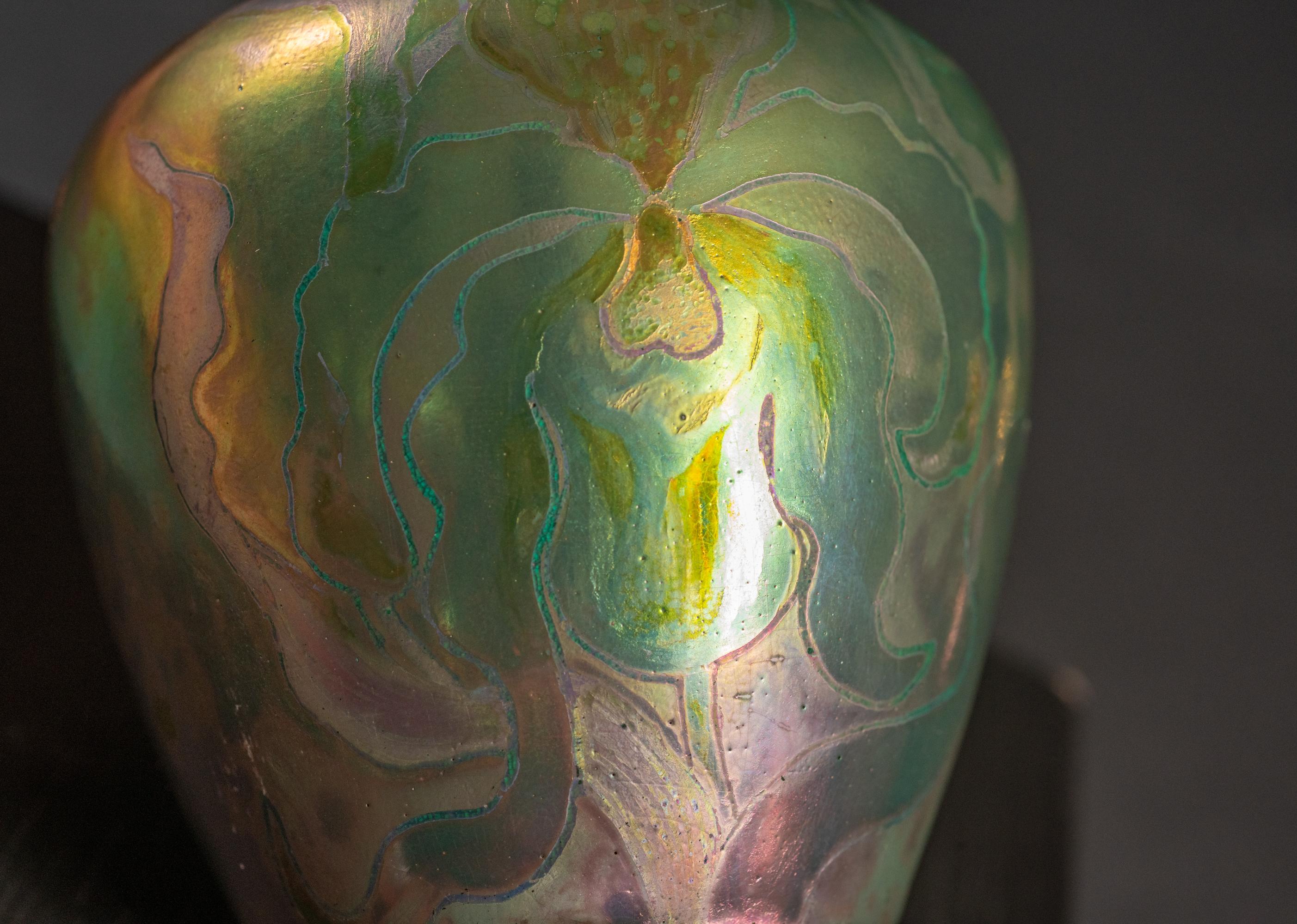 Schillernde Iris-Schrankvase im Art nouveau-Stil mit Silberkragen von Clement Massier im Angebot 6