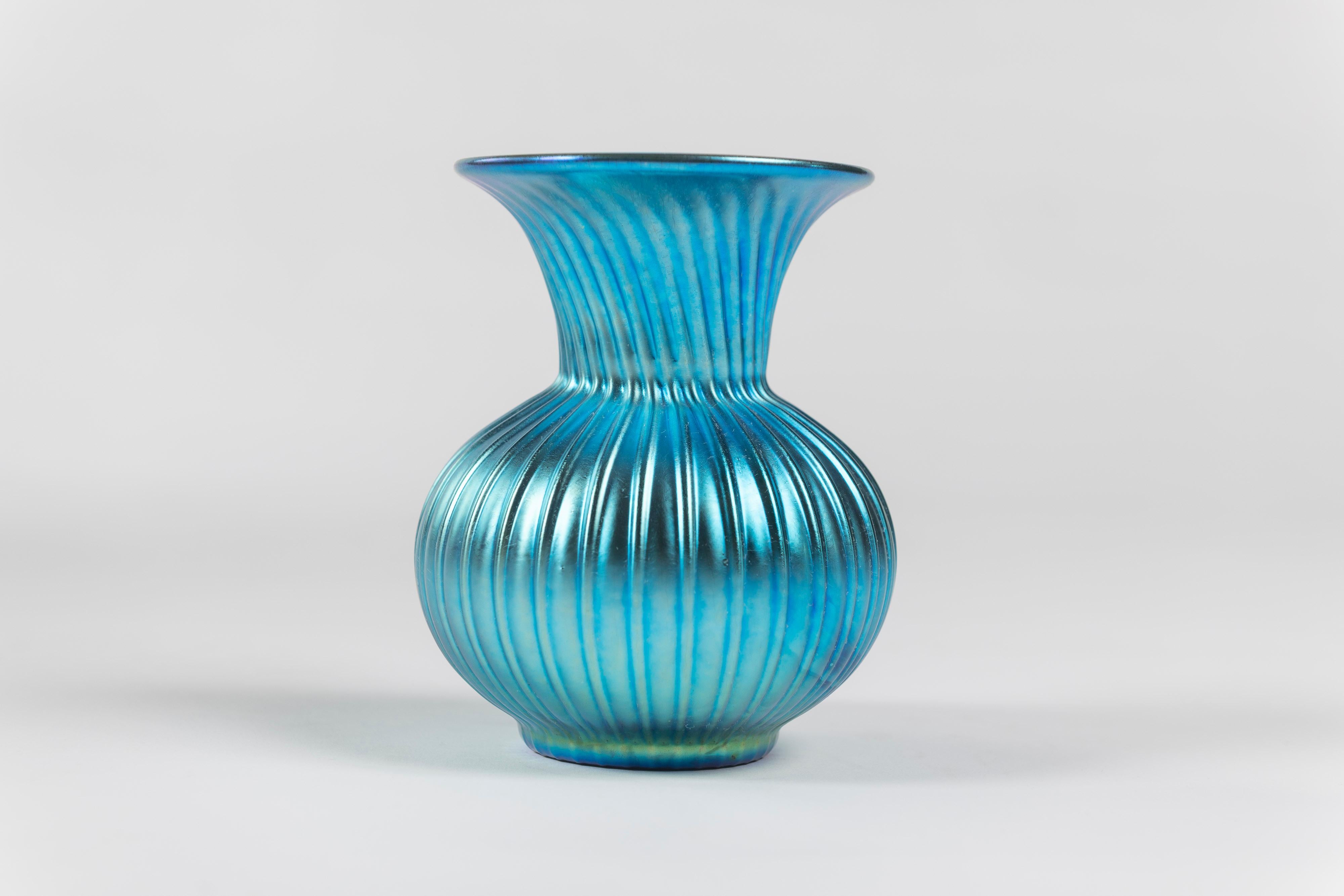Iridescent Blue Aurene Art Glass Vase, Lundberg Studios, California, Signed In Good Condition For Sale In San Francisco, CA