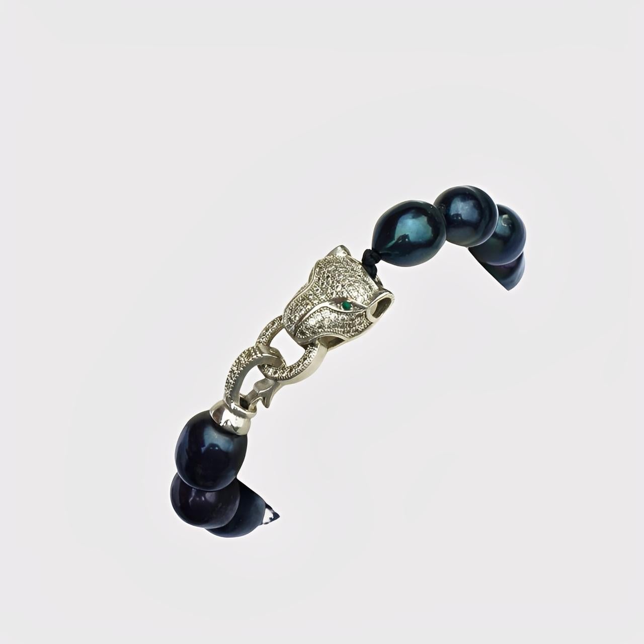 Schillernd blaues Glasperlenarmband mit silberfarbenem Pavé-Panther-Verschluss im Zustand „Gut“ im Angebot in London, GB