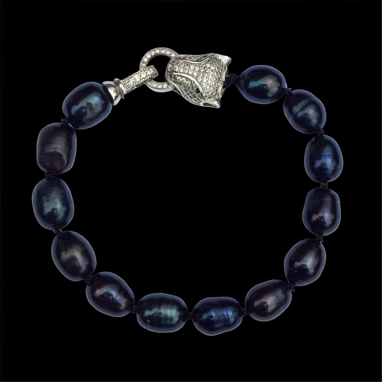 Schillernd blaues Glasperlenarmband mit silberfarbenem Pavé-Panther-Verschluss im Angebot 1