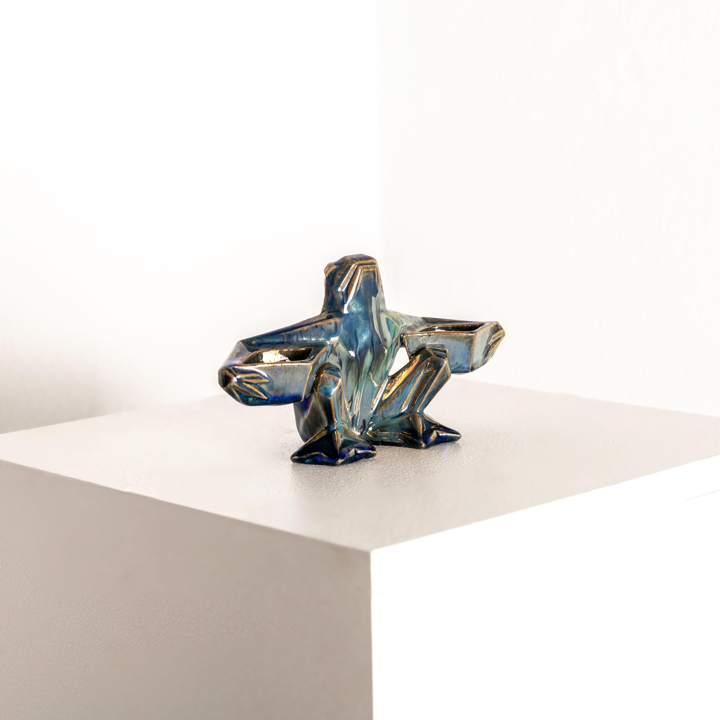 Der Salzkeller von Alphonse Cytere, ein Meisterwerk des Art déco um 1930, besticht durch seine zeitlose Ausstrahlung und sein fesselndes Design. Dieser Salzstreuer aus der Blütezeit des Art déco verkörpert die Essenz einer Epoche, die von