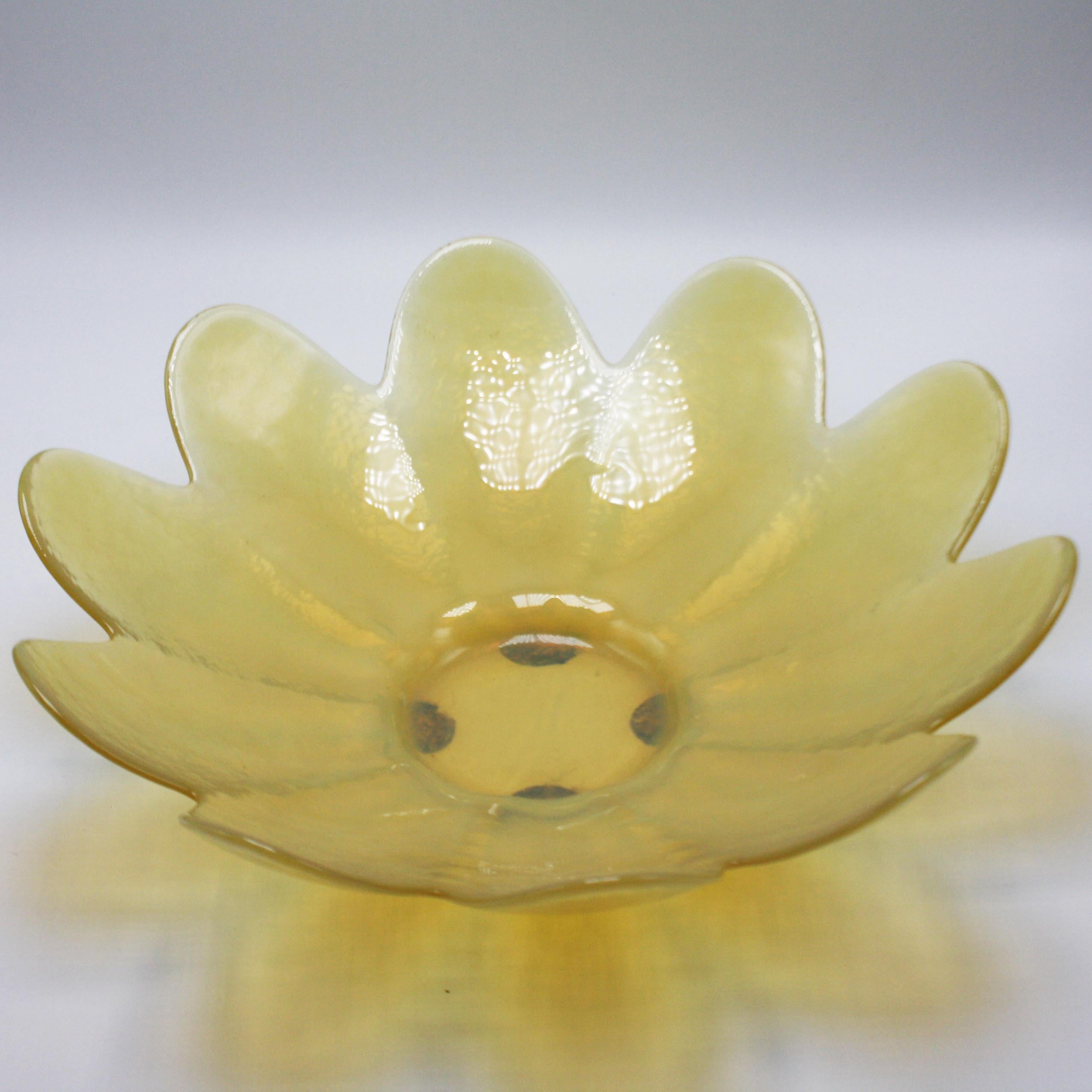 Iridescent floral shaped Murano glass bowl, circa 1960.
